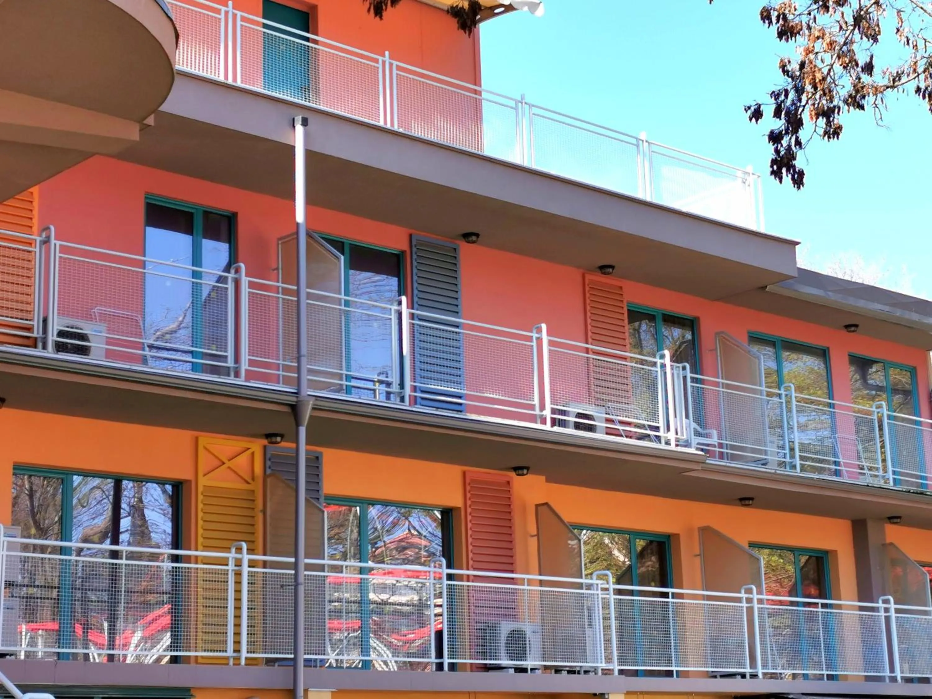 Property building in Hotel Largo Beach