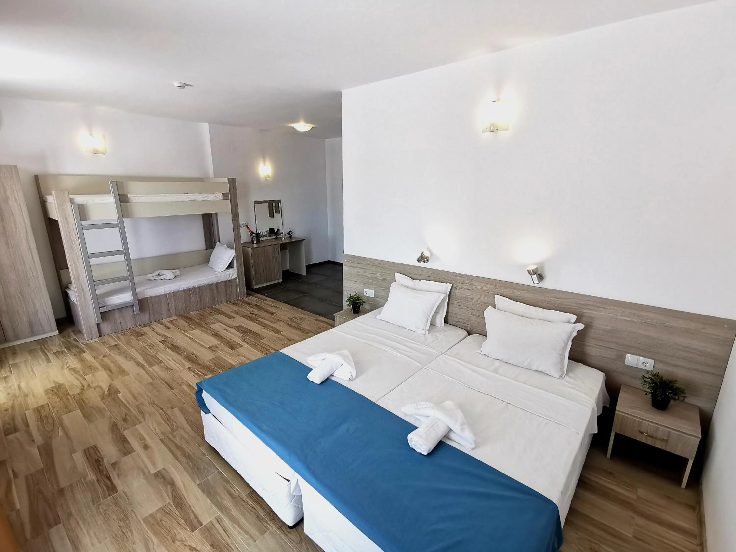 Photo of the whole room in Hotel Largo Beach