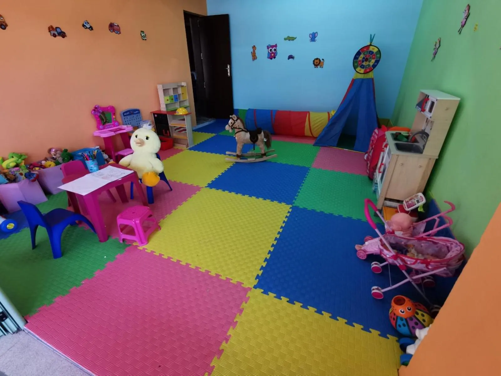 Property building in Hotel Largo Beach