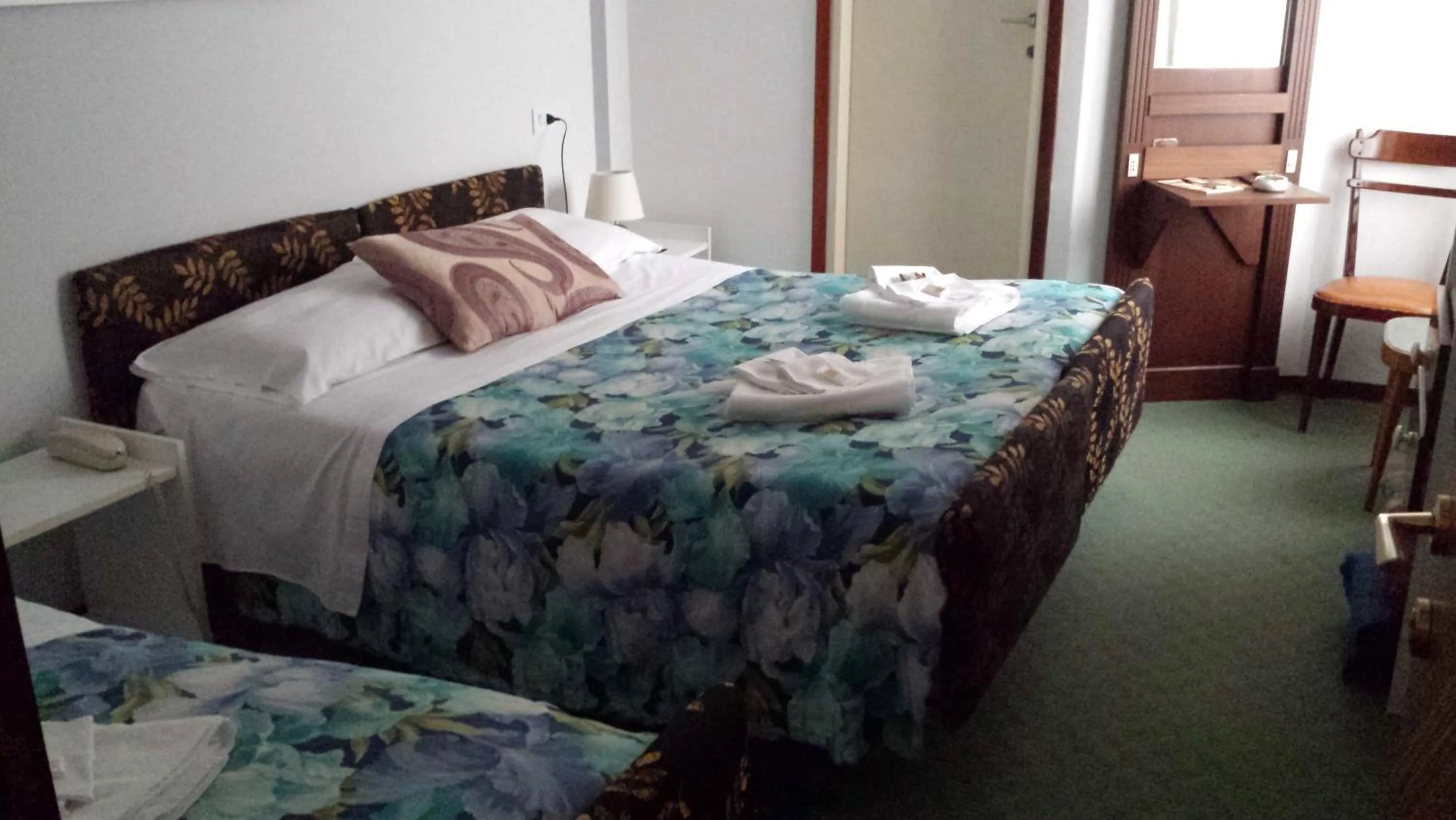 Bedroom, Bed in Nouveau Mirabeau