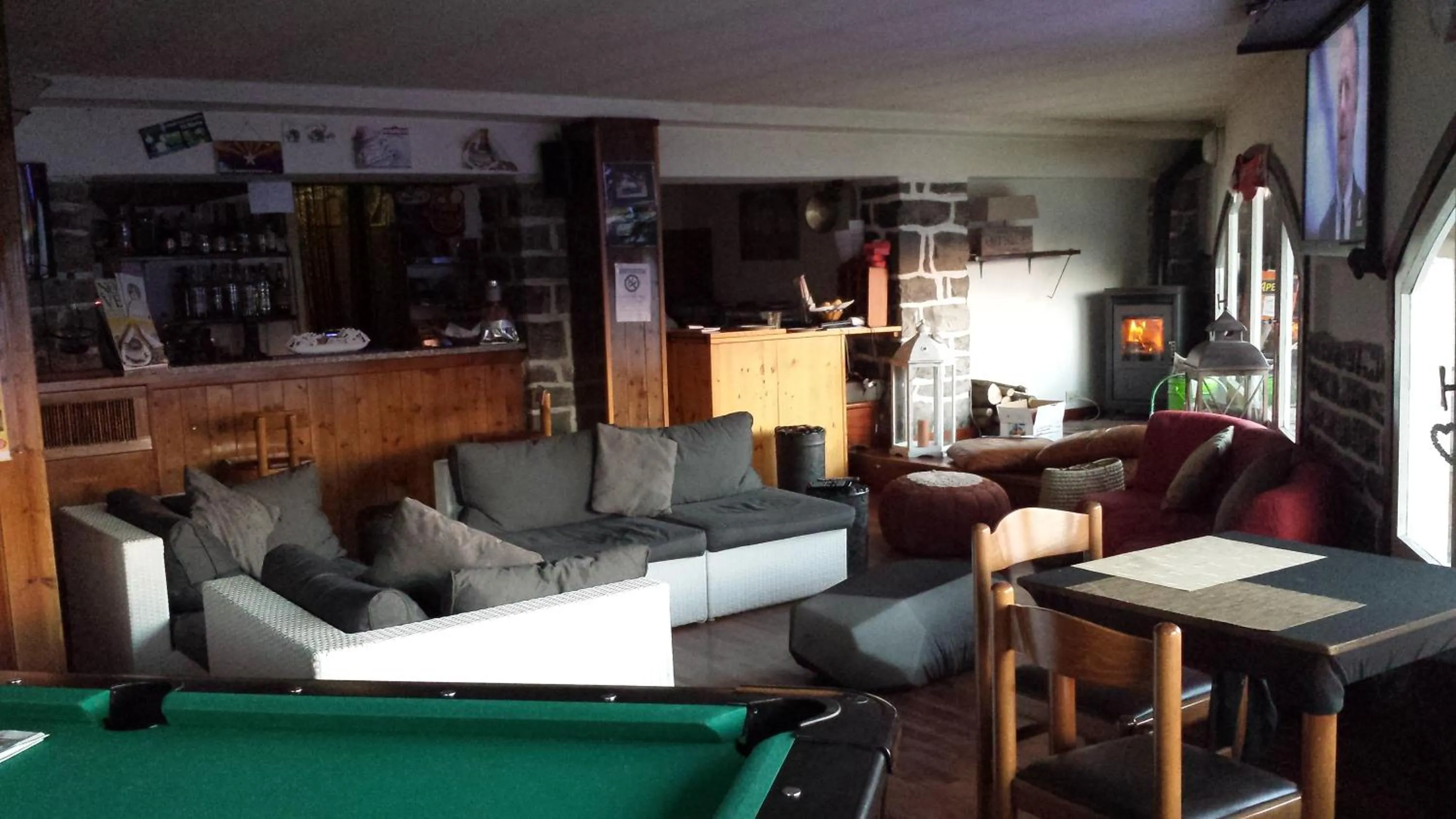 Restaurant/places to eat in Nouveau Mirabeau