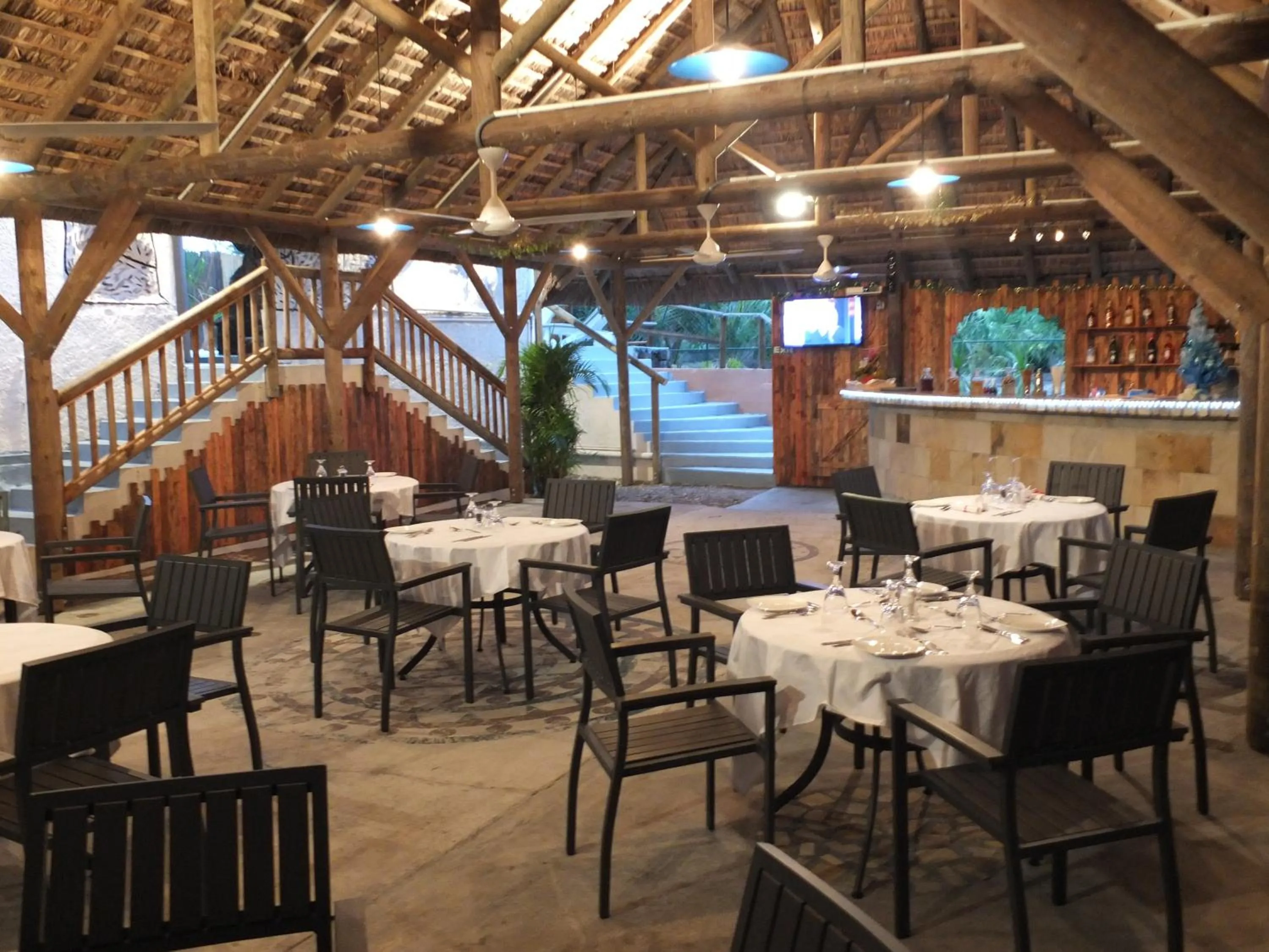 Restaurant/places to eat in Eden Villa