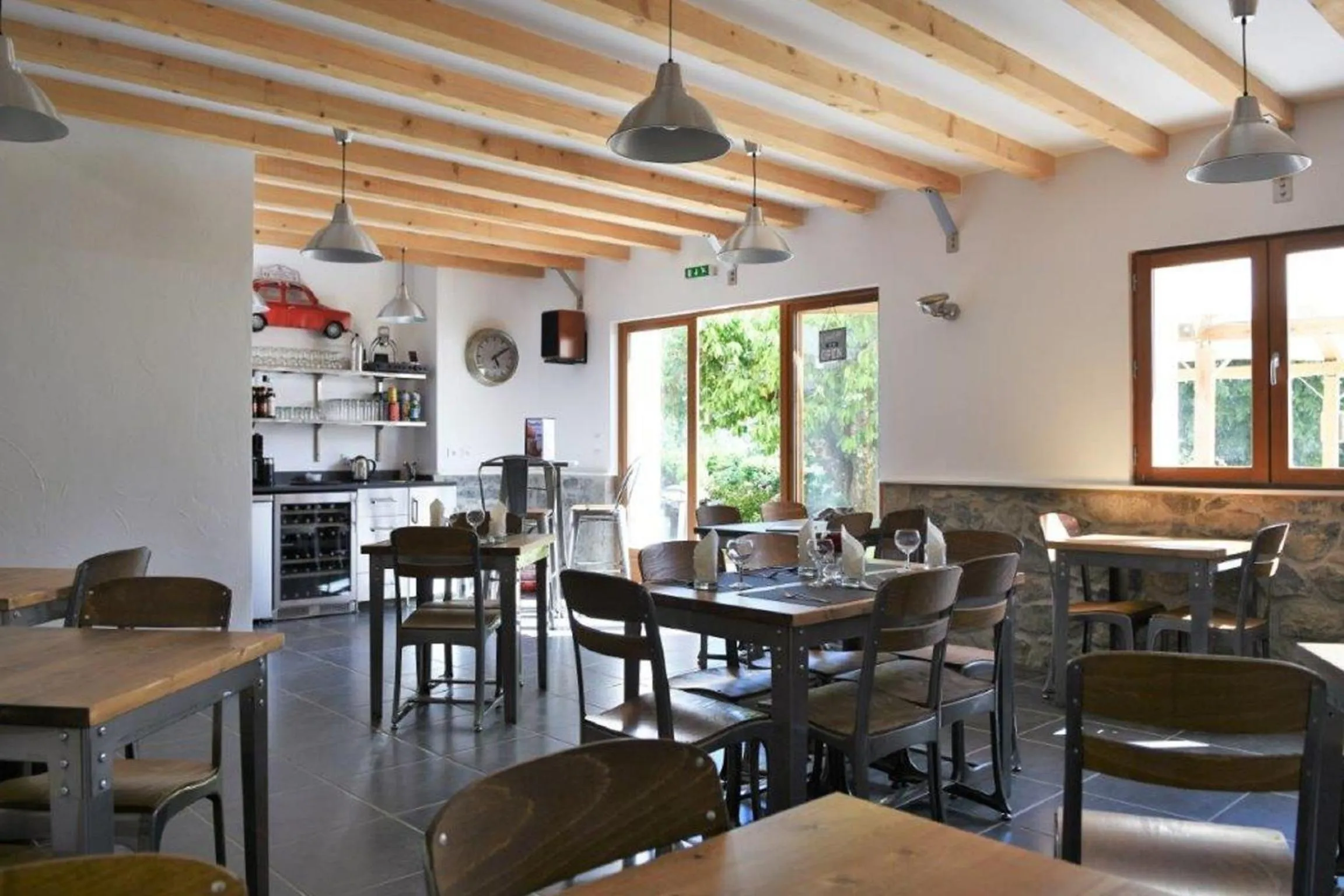 Restaurant/places to eat in La Source