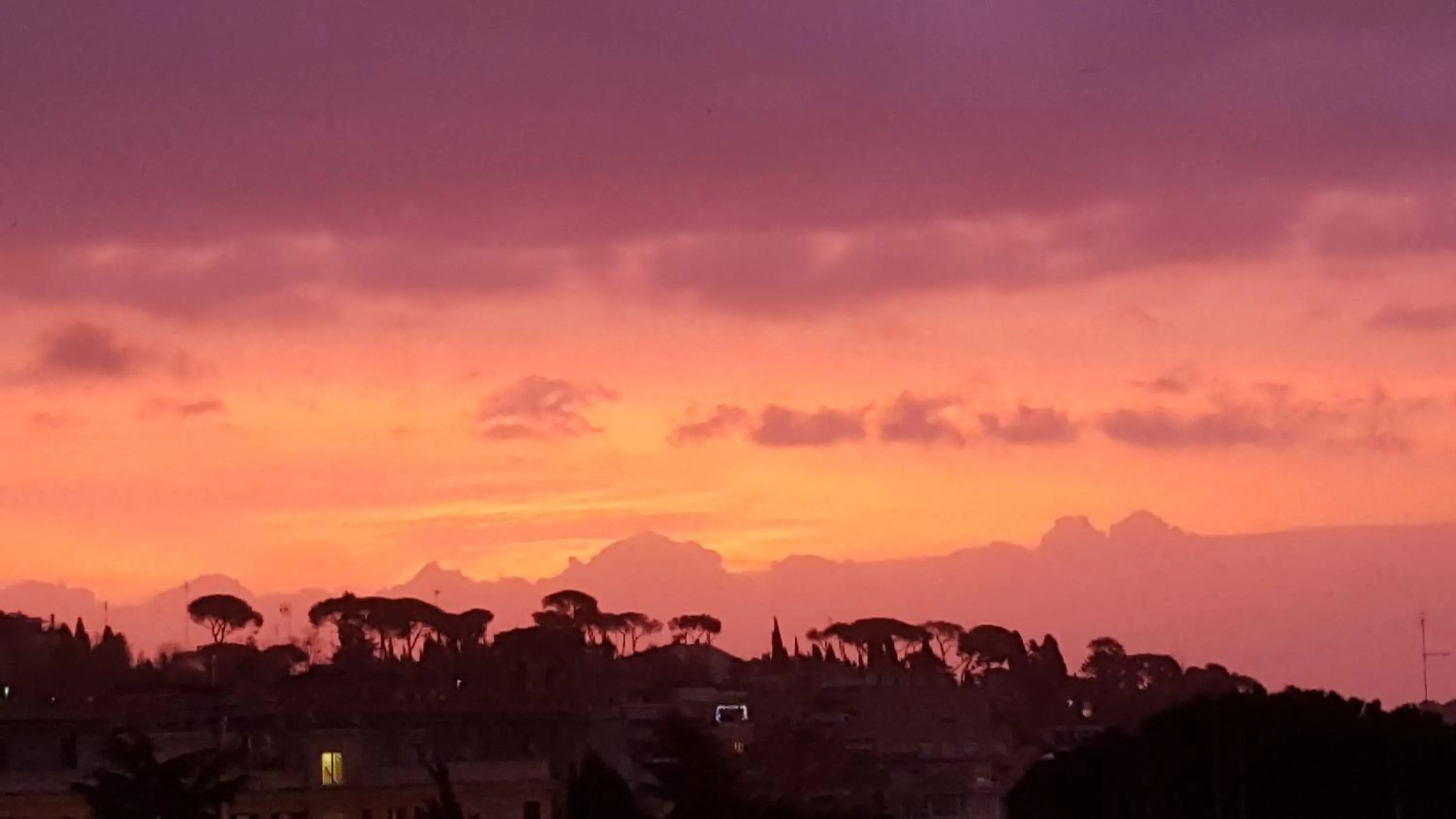 Sunrise in Bed & Breakfast A Casa di Lia a Roma