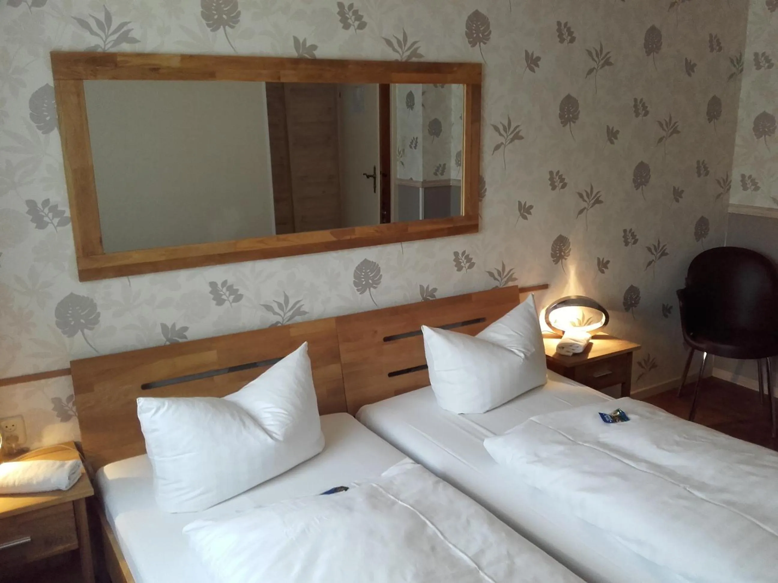 Bedroom, Bed in Sonneneck