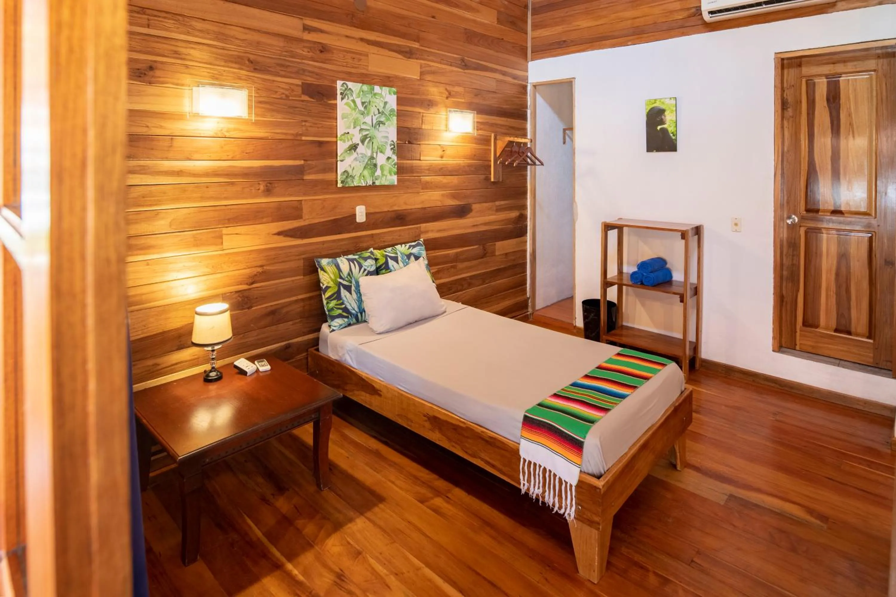 Bed in Pangea Lodge with Shared Pool at the Heart of Manzanillo