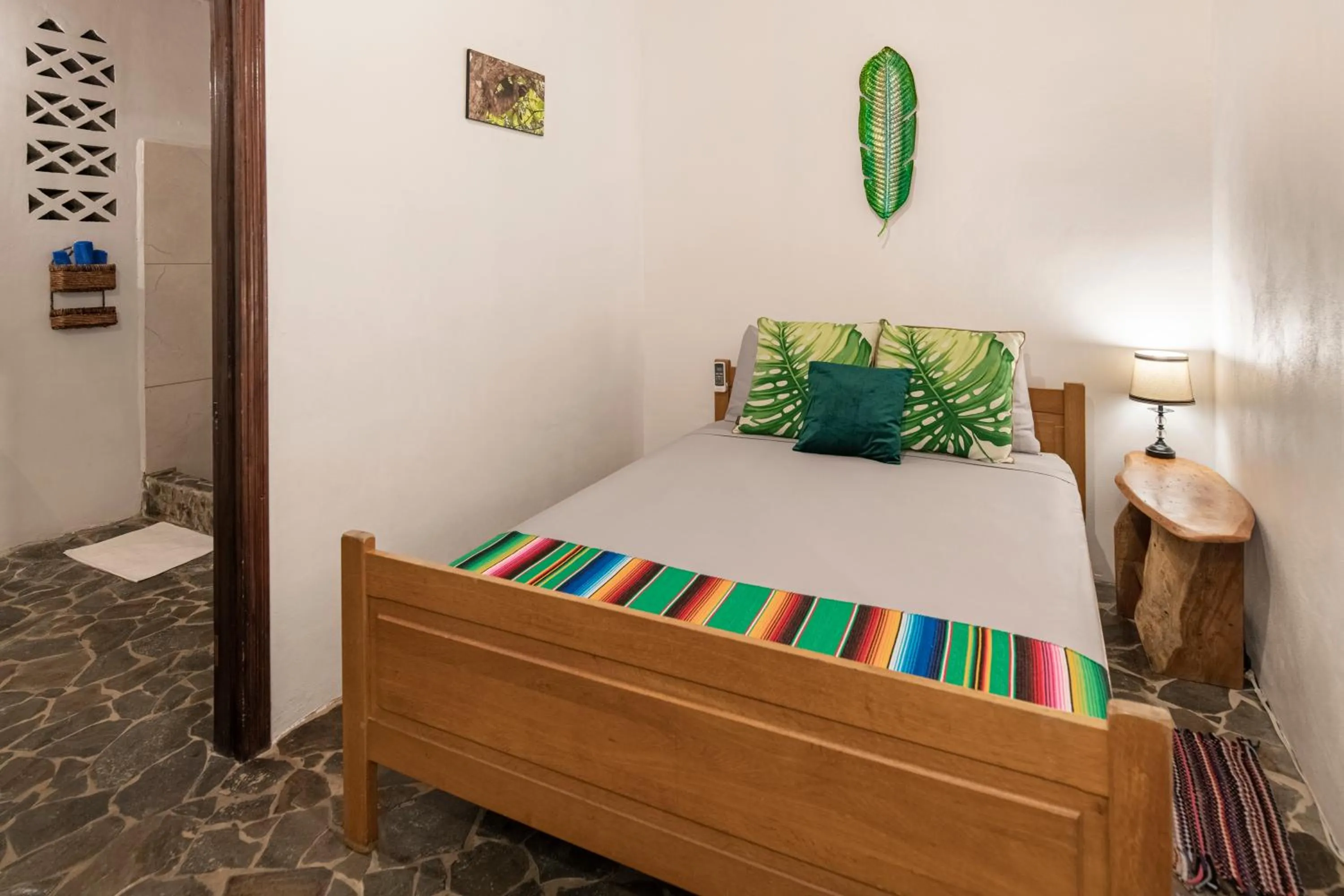 Bed in Pangea Lodge with Shared Pool at the Heart of Manzanillo