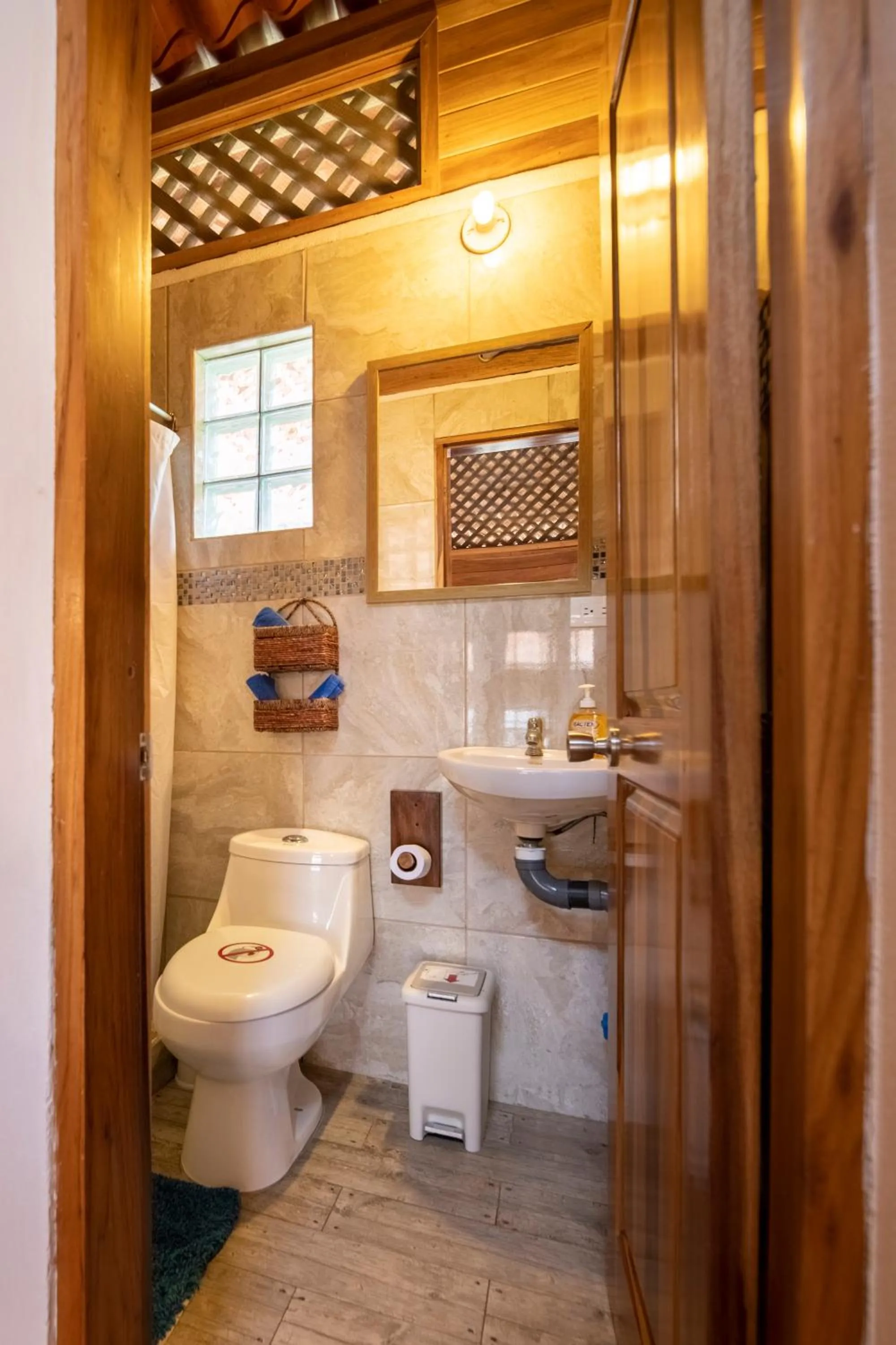 Shower in Pangea Lodge with Shared Pool at the Heart of Manzanillo