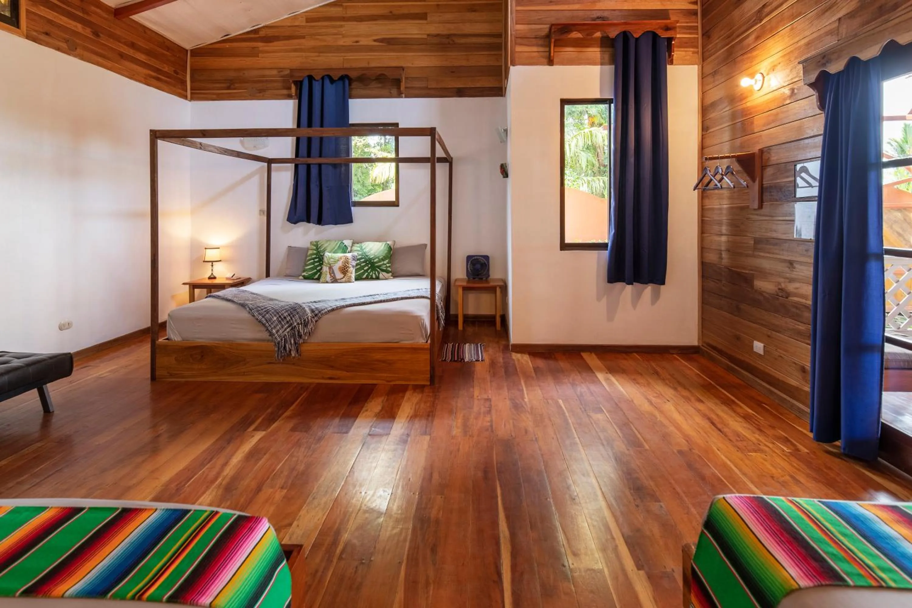 Bed in Pangea Lodge with Shared Pool at the Heart of Manzanillo