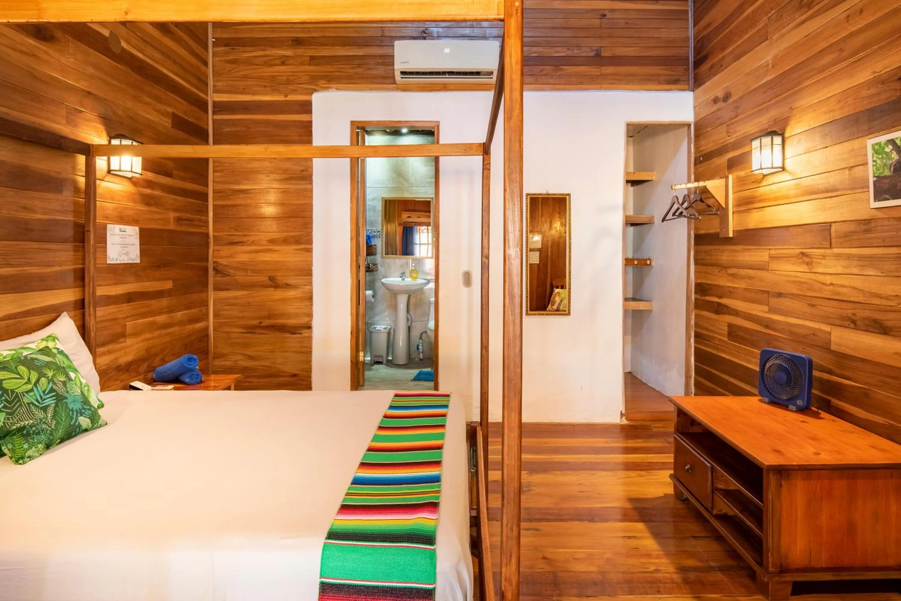 Bed in Pangea Lodge with Shared Pool at the Heart of Manzanillo