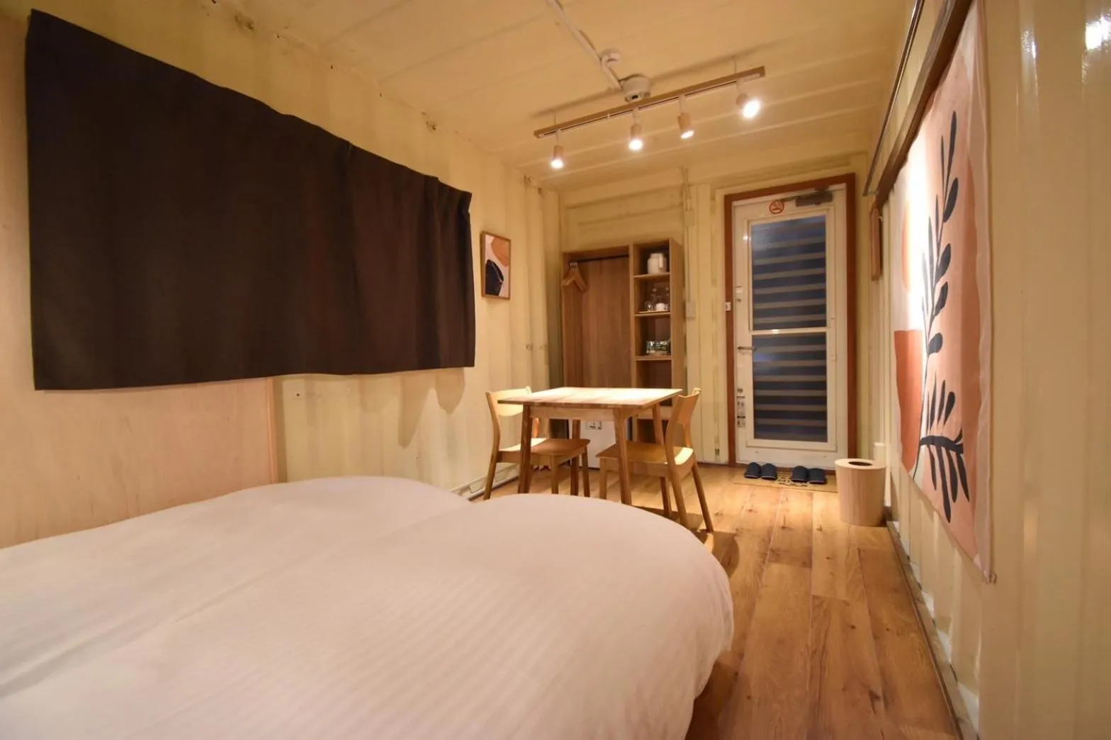Photo of the whole room, Bed in Quaint House Naoshima