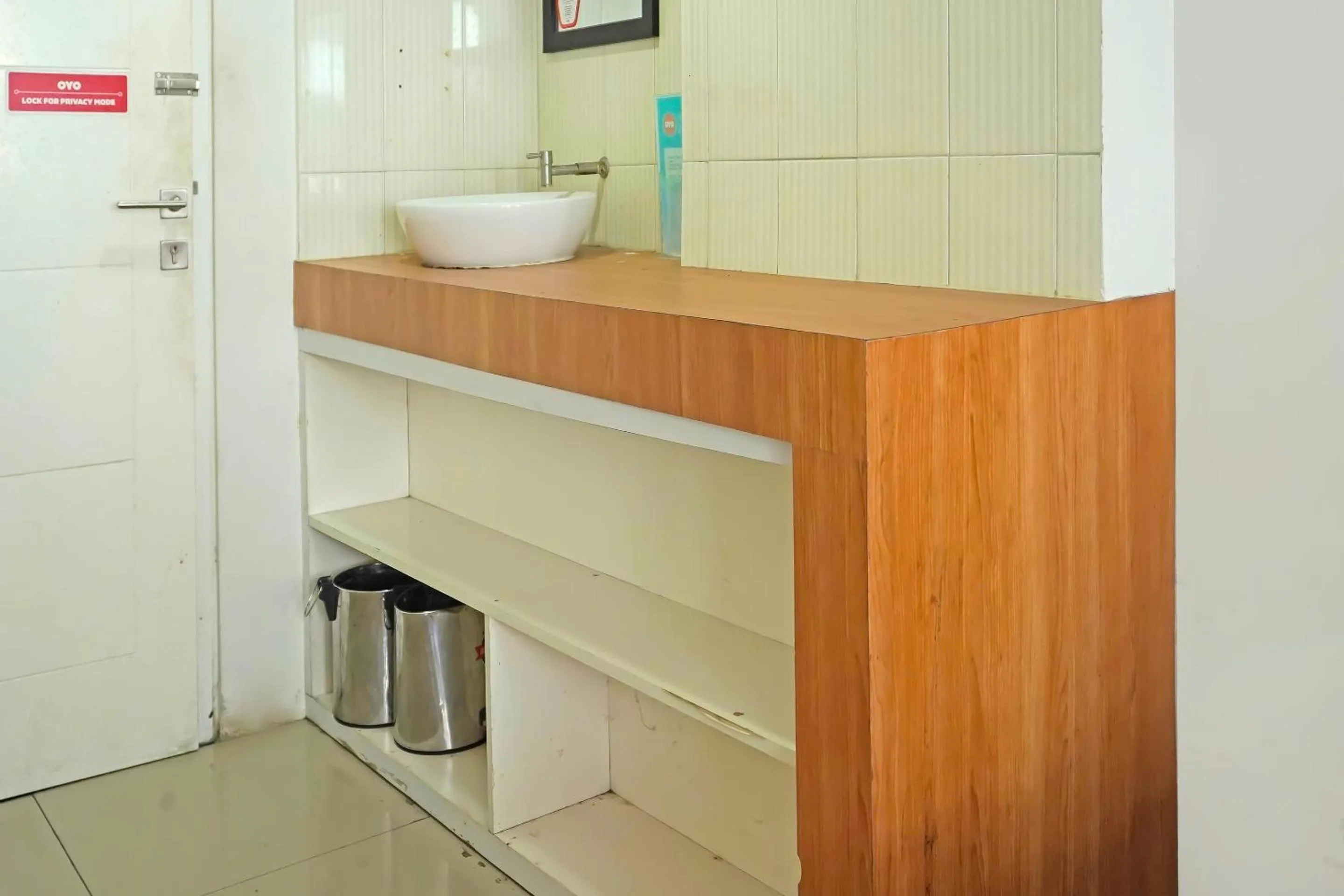 Bedroom in Hotel O Gkitroom