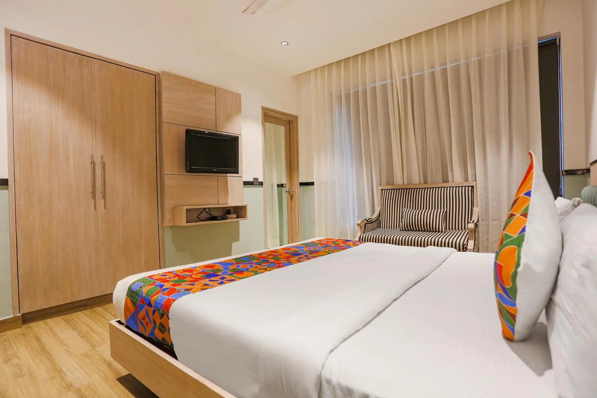 Bedroom, Bed in Via Heaven In