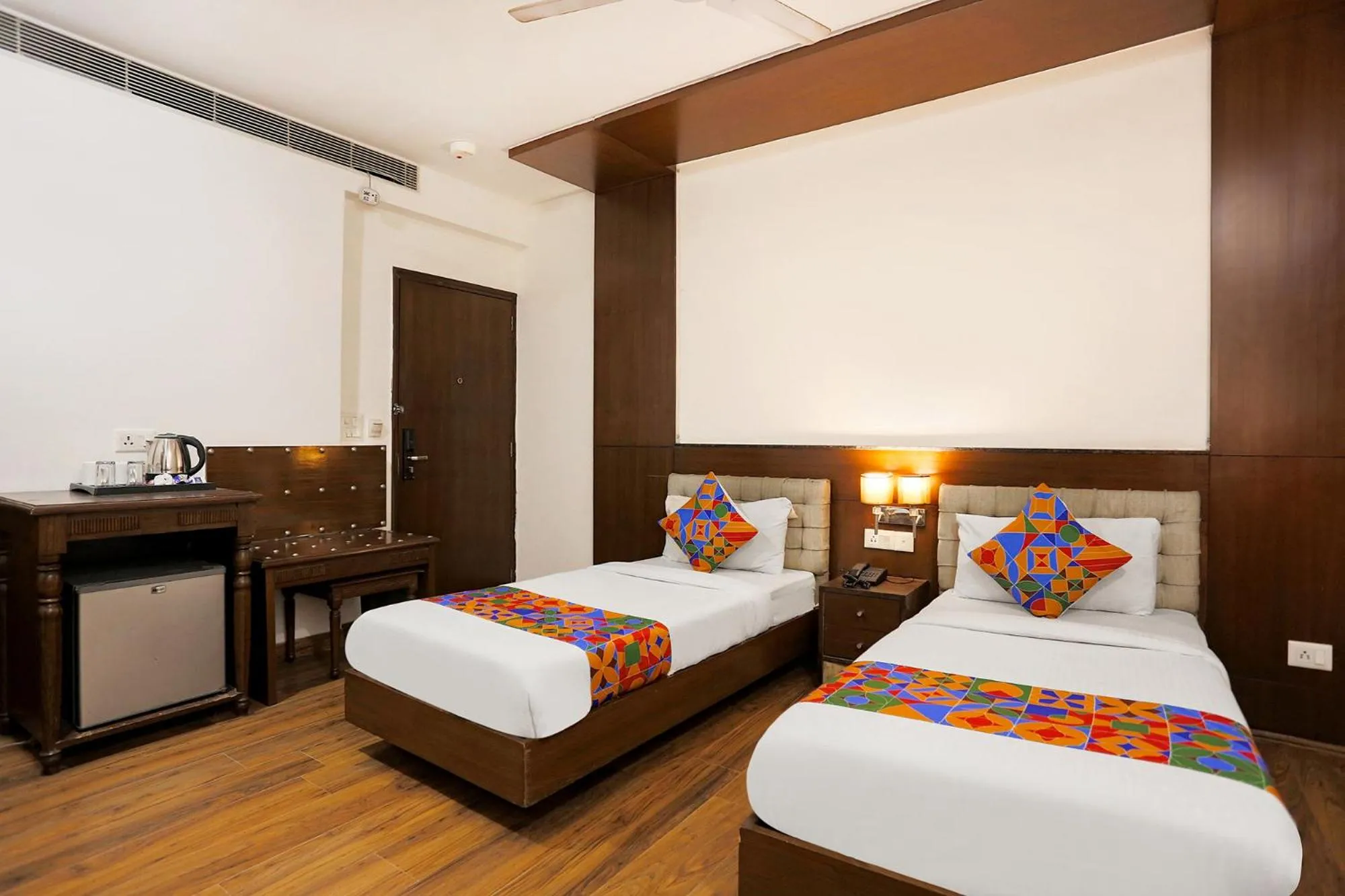 Bedroom, Bed in Via Heaven In