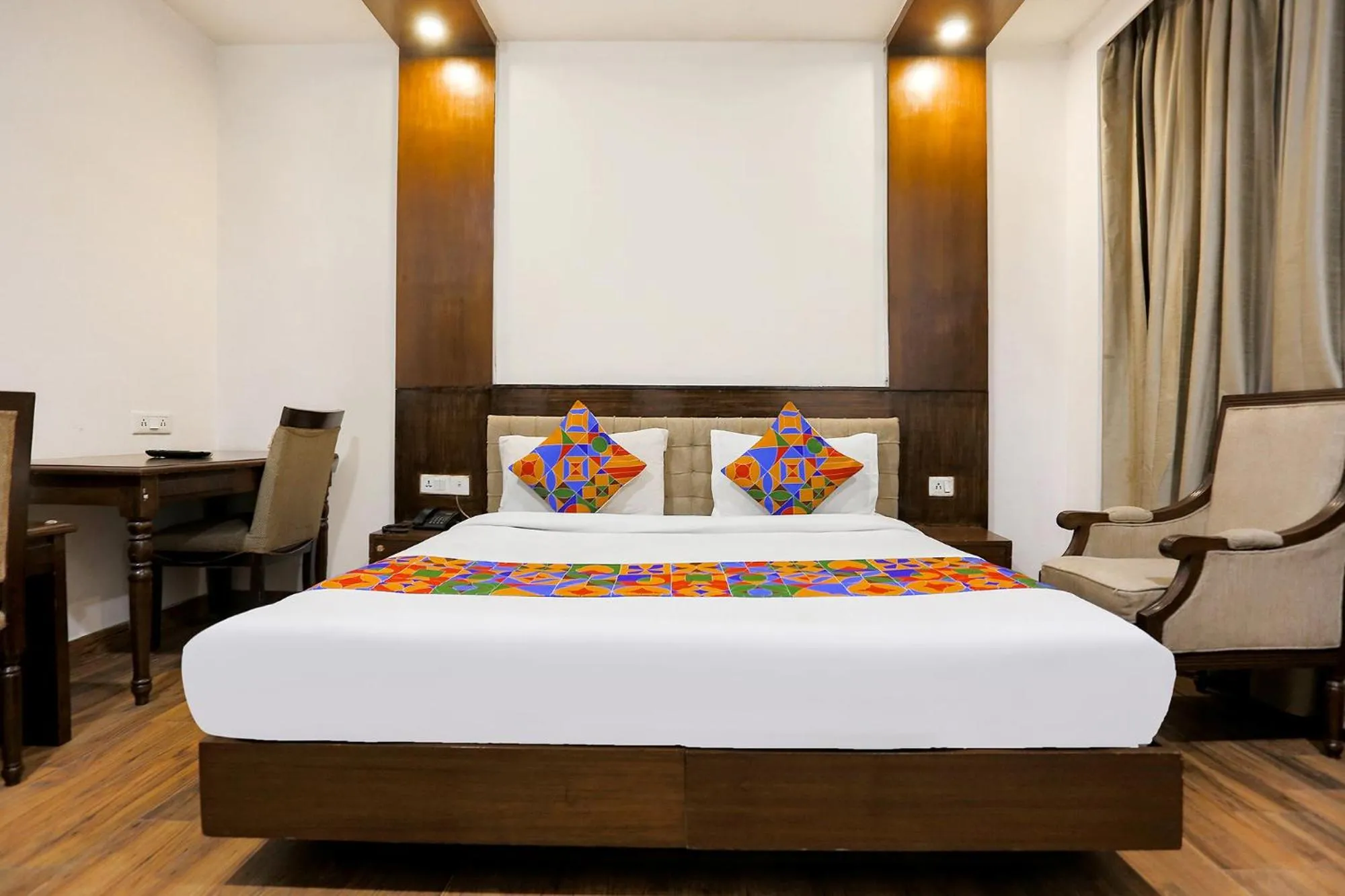 Bedroom, Bed in Via Heaven In