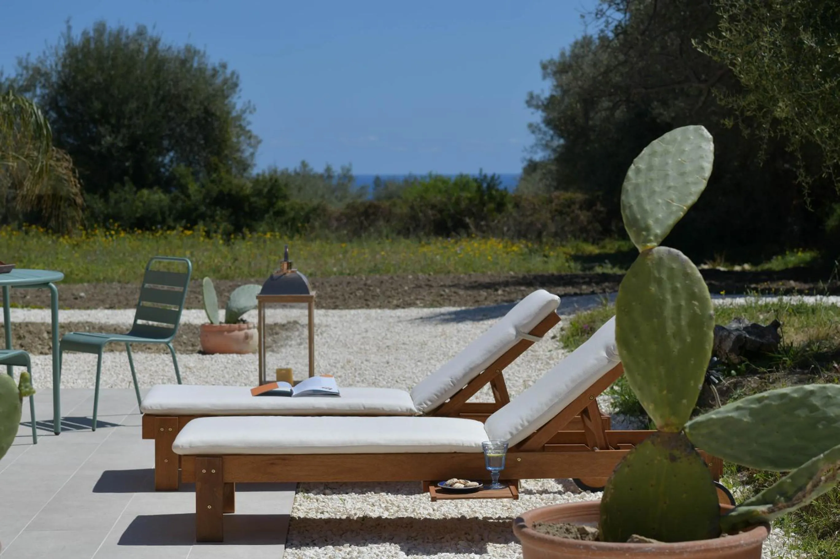 Patio in LUCCICAMARE family-run BeB