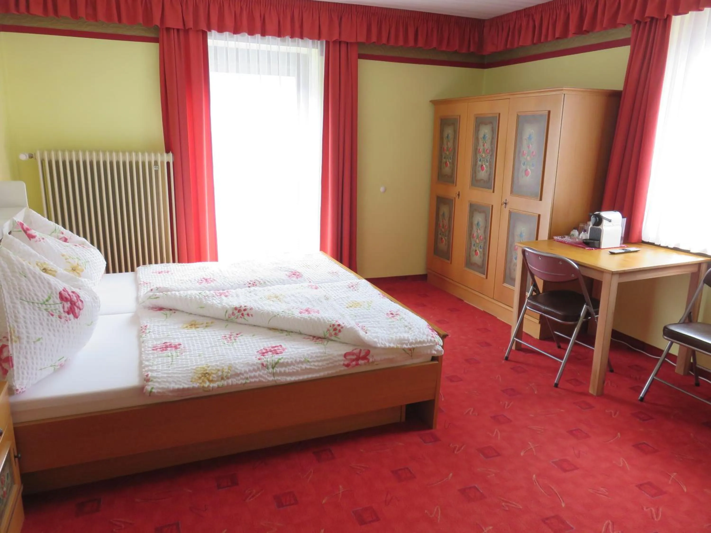 Coffee/tea facilities, Bed in Haus Elena