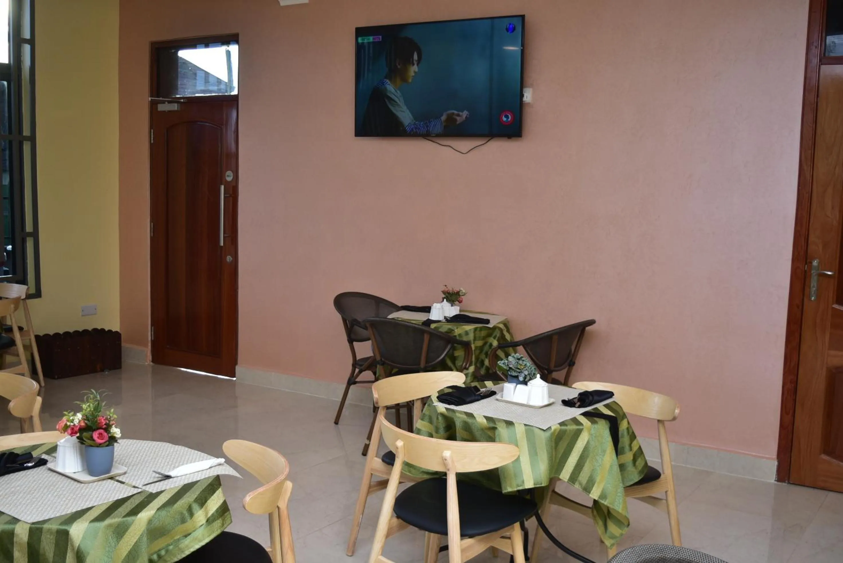 Restaurant/places to eat in La Stanar Hotel