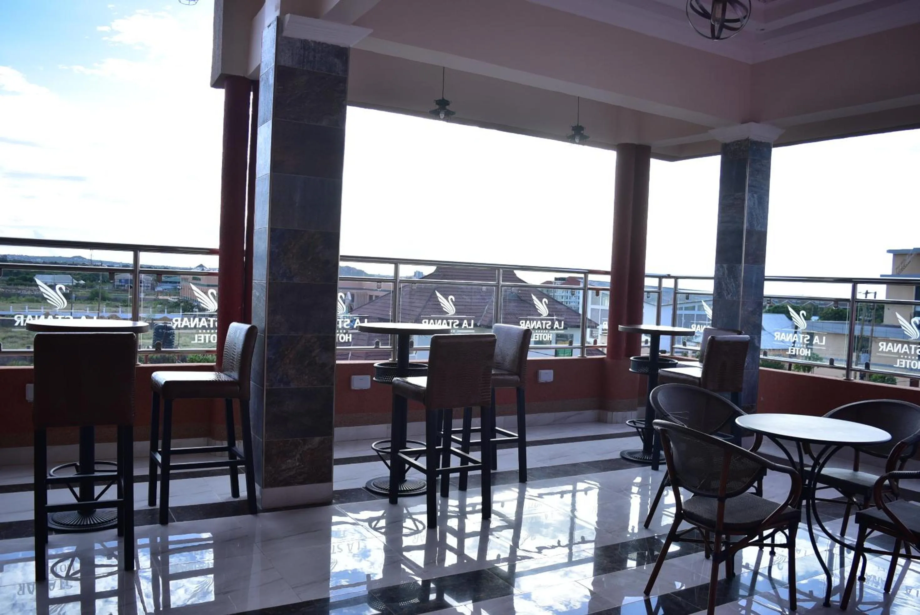 Restaurant/places to eat in La Stanar Hotel