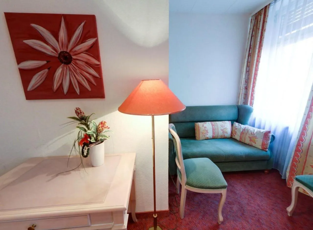 Photo of the whole room, Bed in Regina