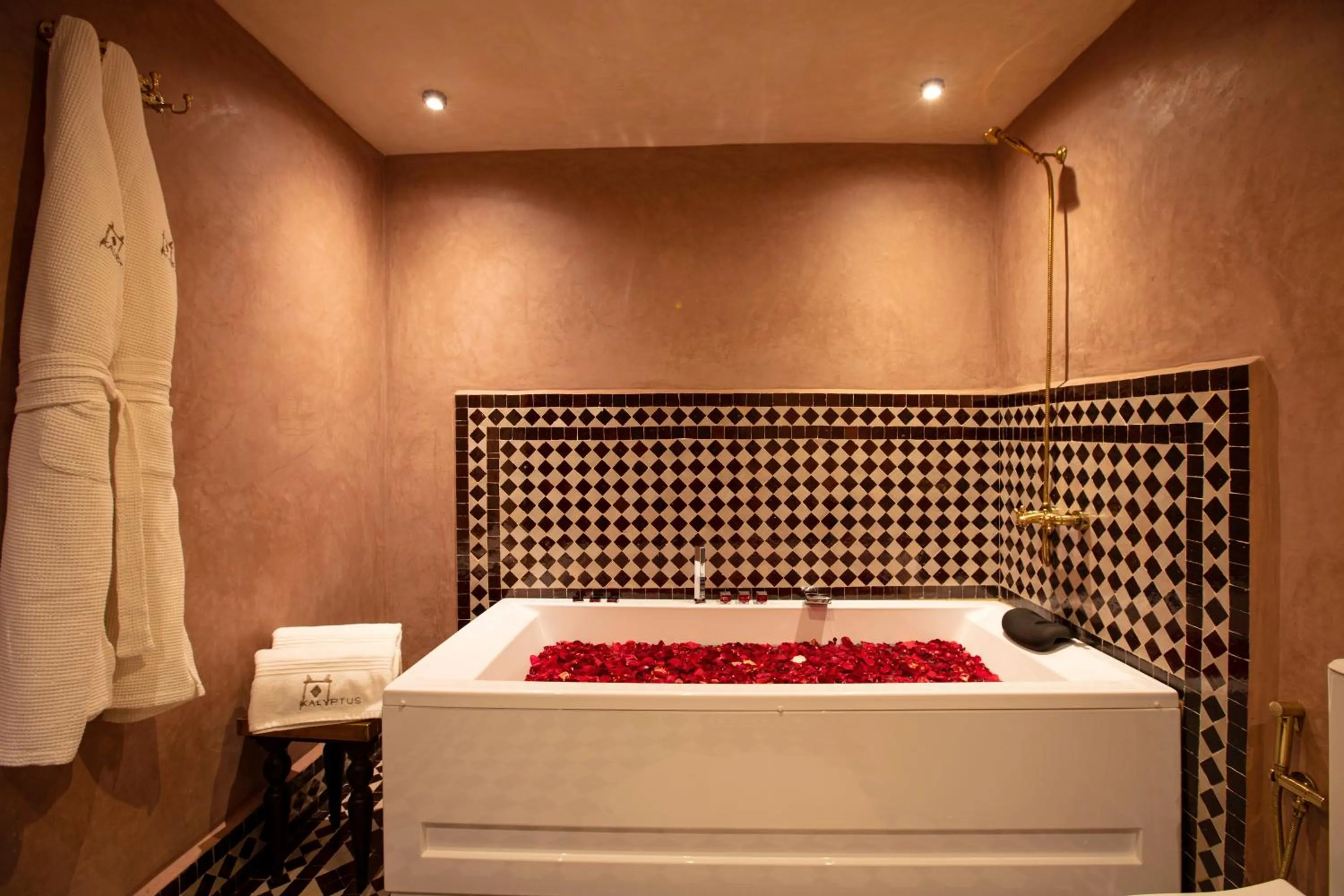 Bed in Kalyptus Luxury Camp