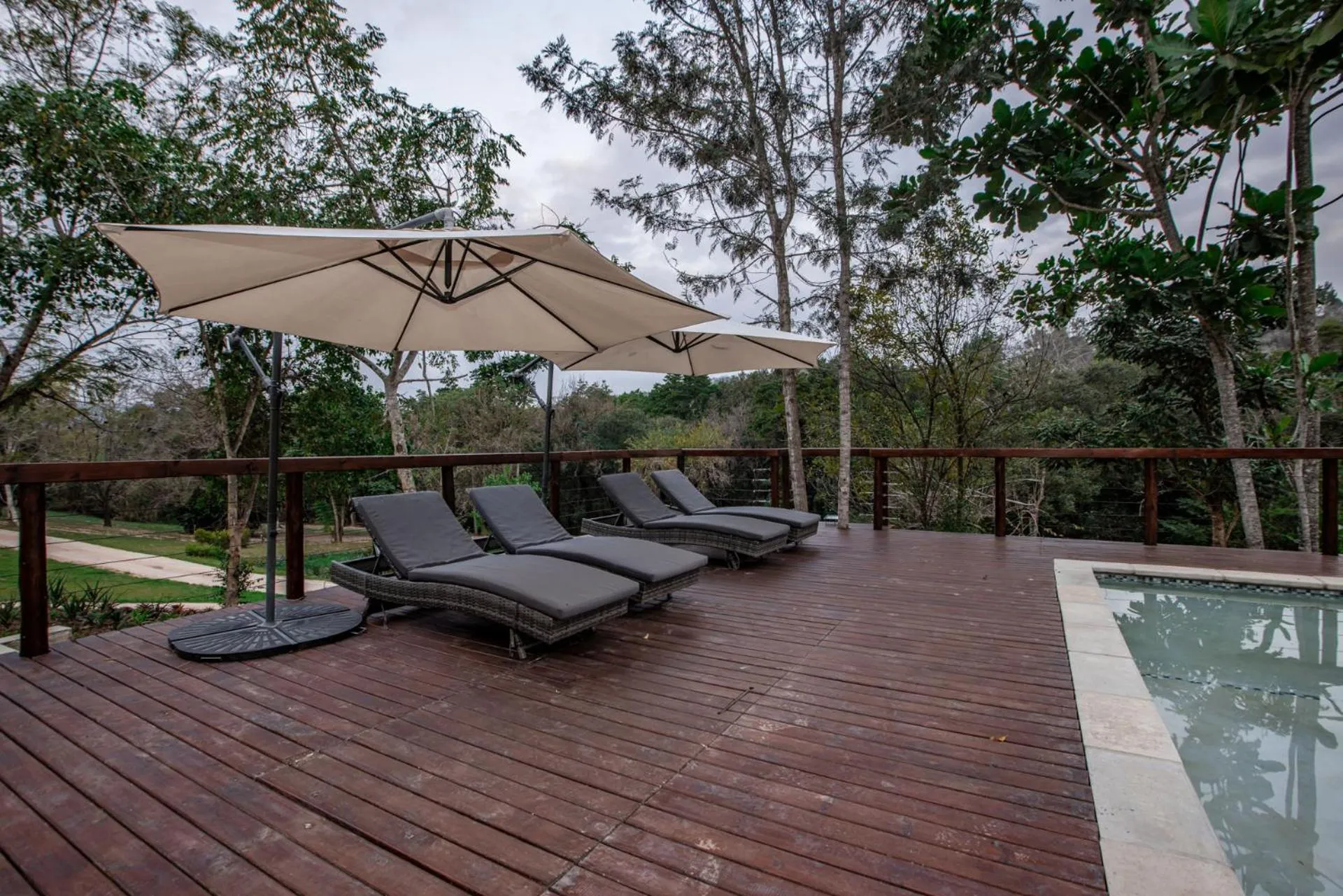 Bushbaby Valley Lodge