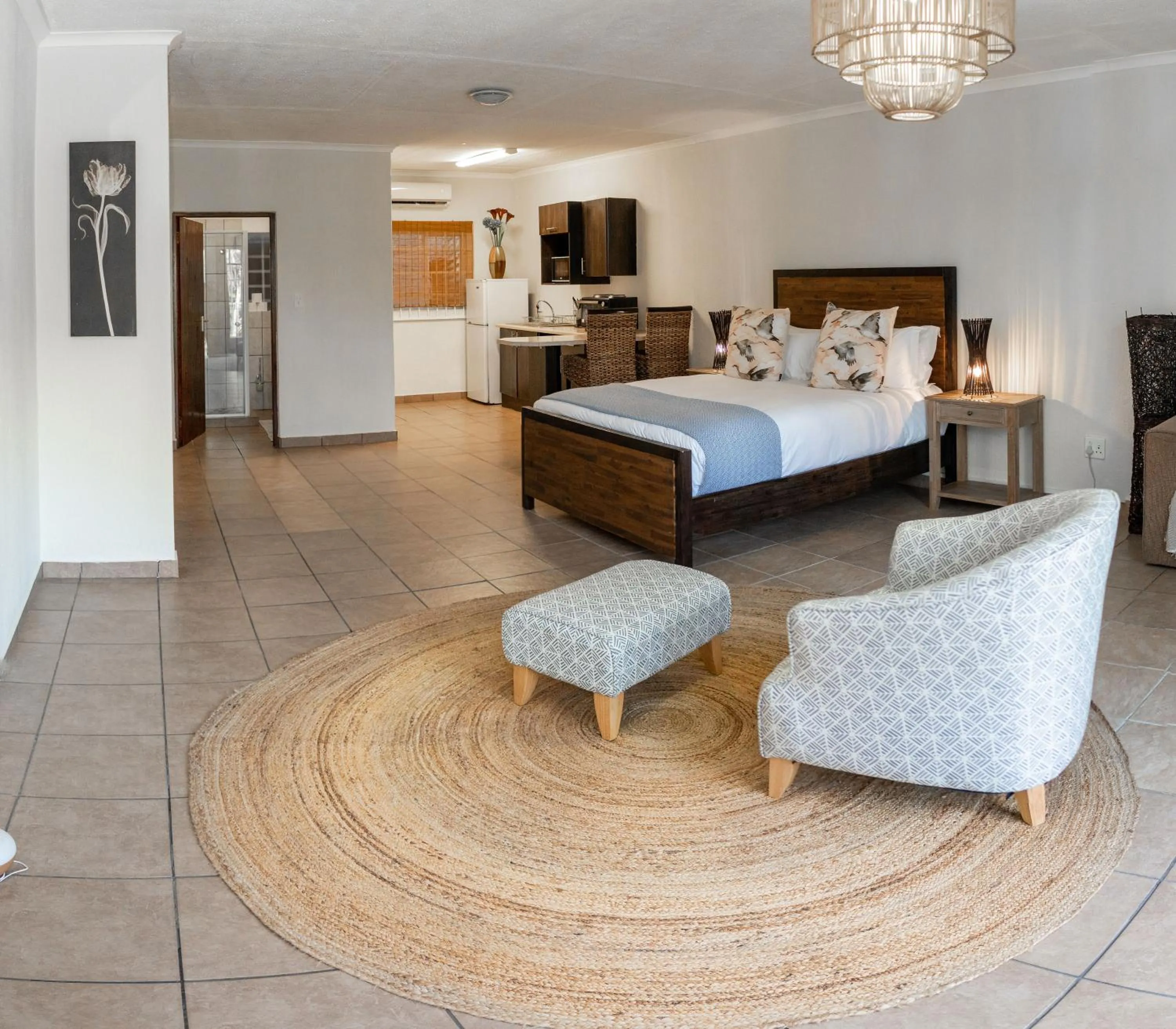 Bushbaby Valley Lodge