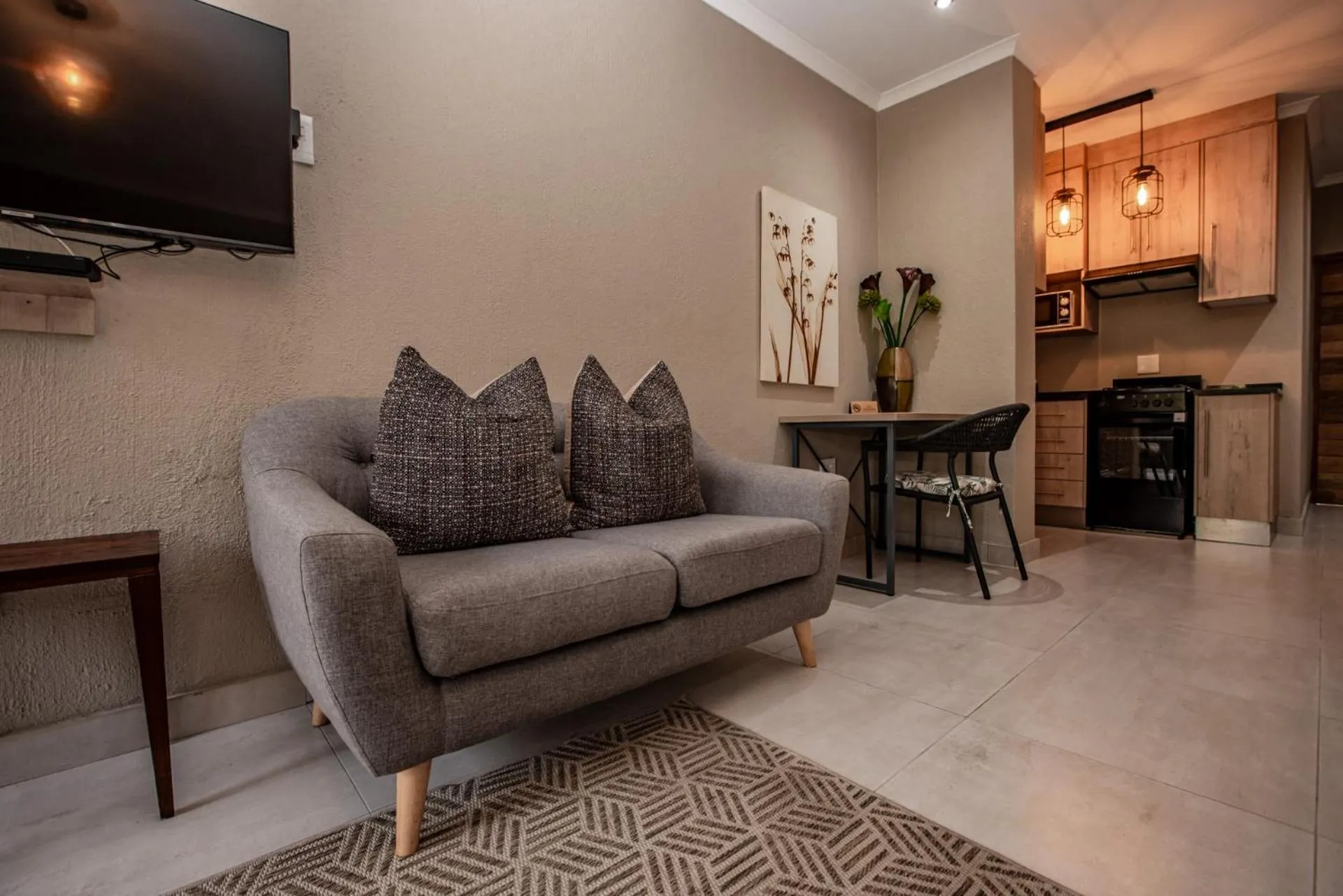 Bushbaby Valley Lodge