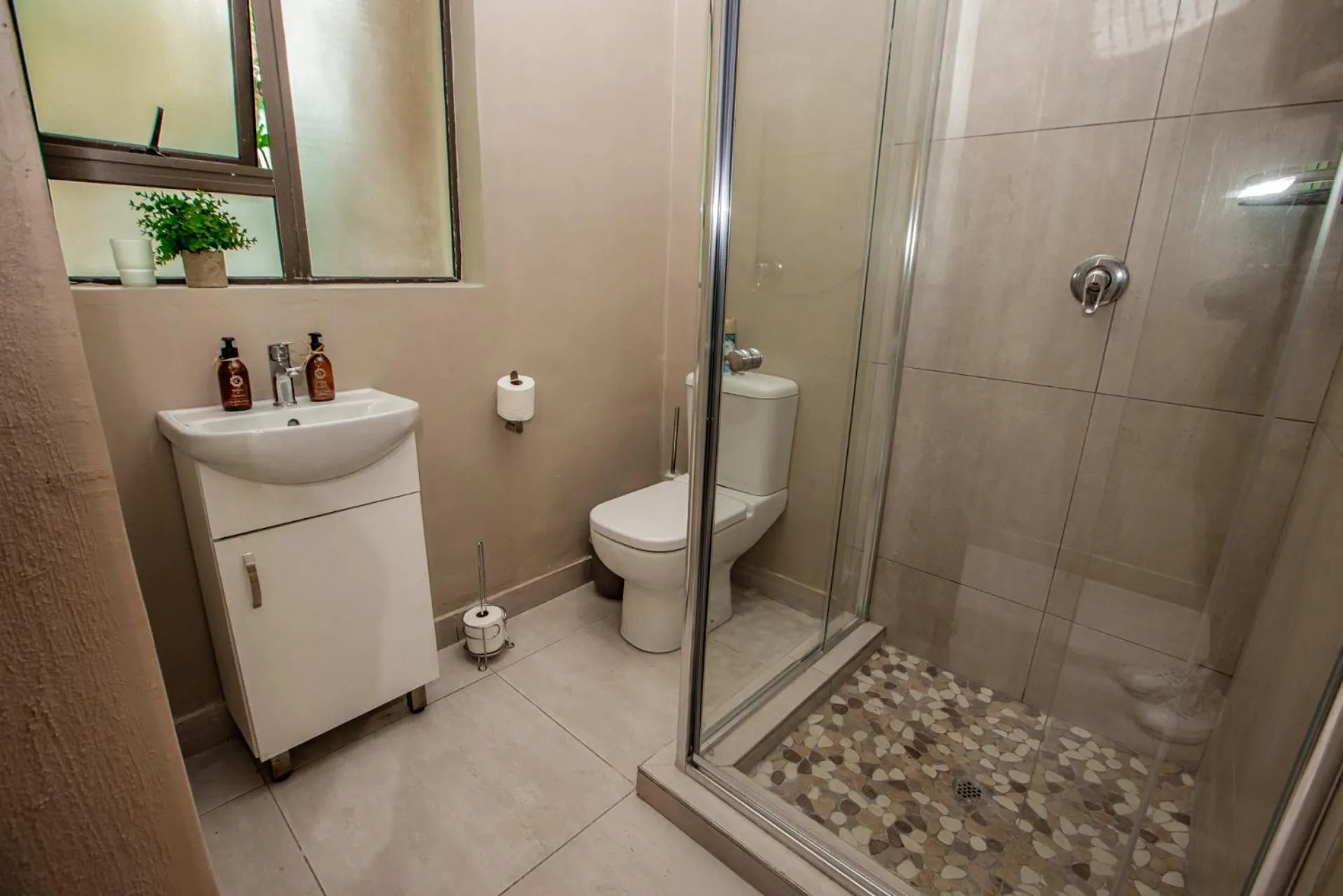 Bushbaby Valley Lodge