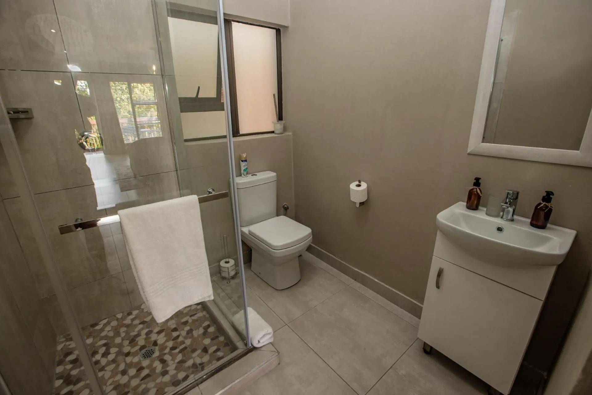 Bushbaby Valley Lodge