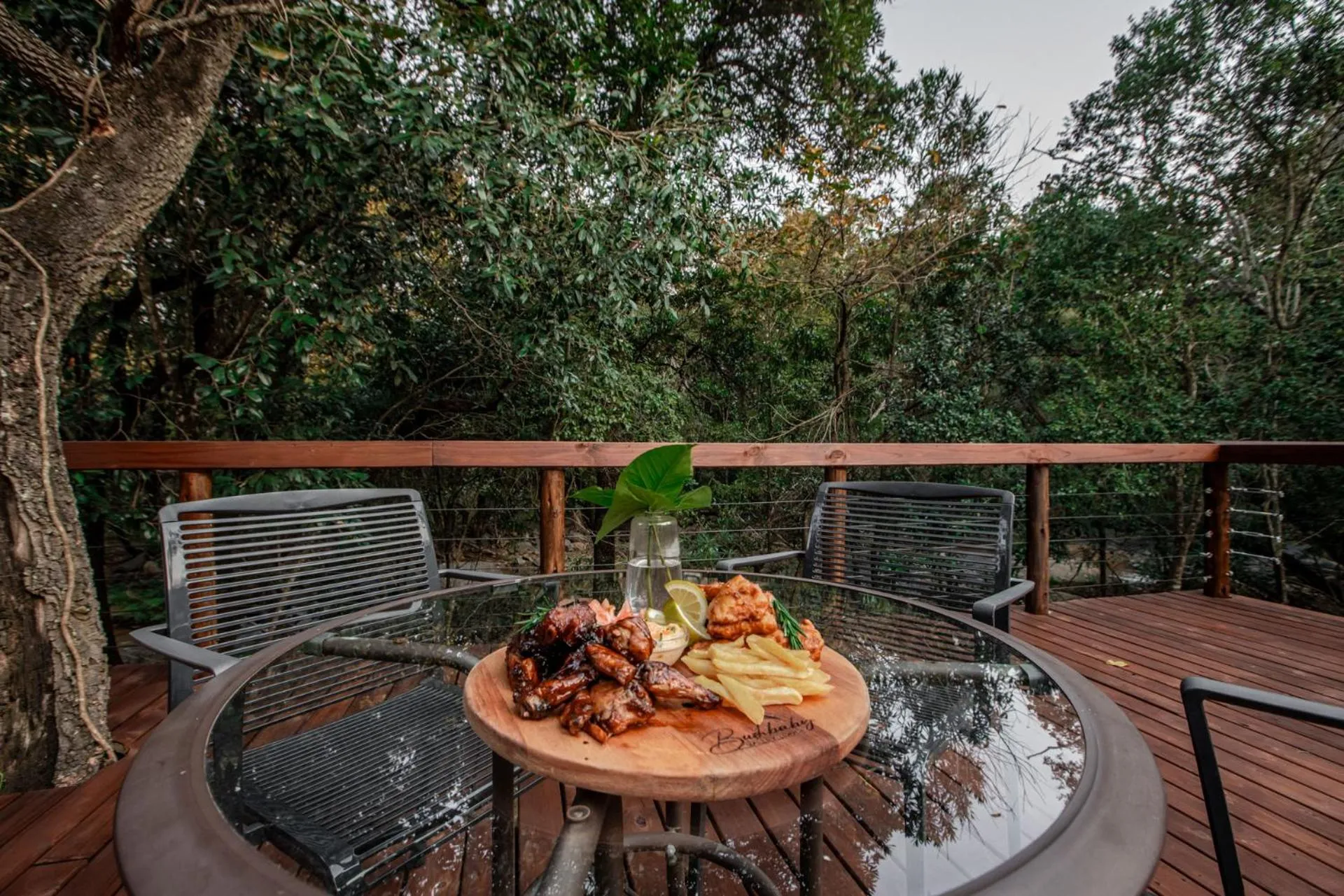 Restaurant/places to eat in Bushbaby Valley Lodge