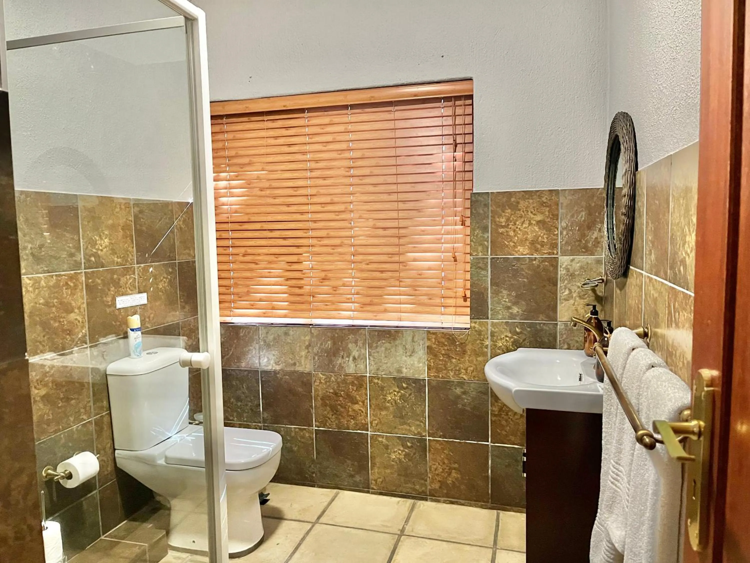 Bushbaby Valley Lodge