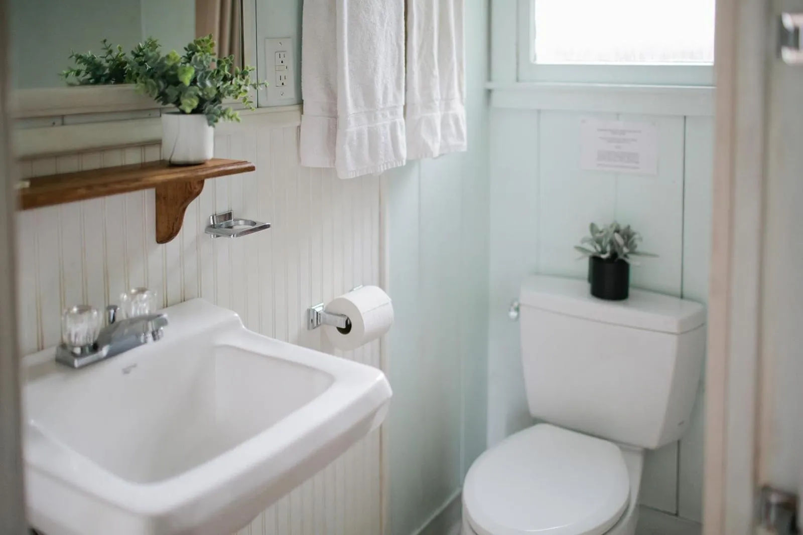 Toilet in Riverside Point Resort