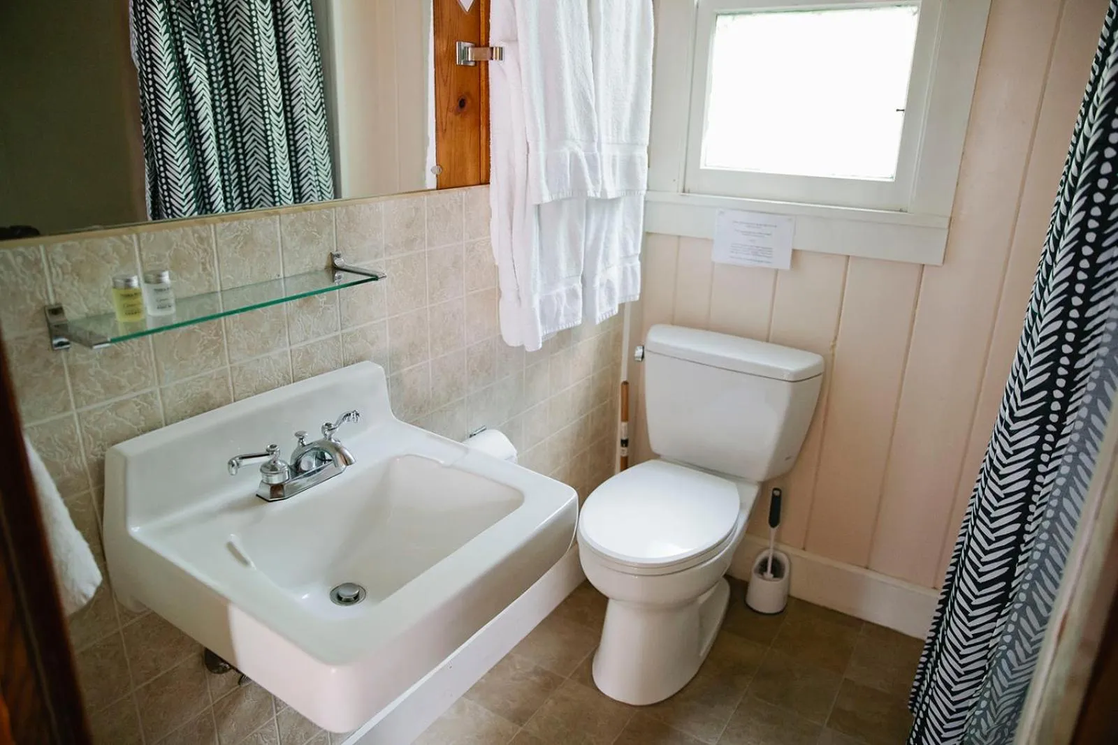 Toilet in Riverside Point Resort