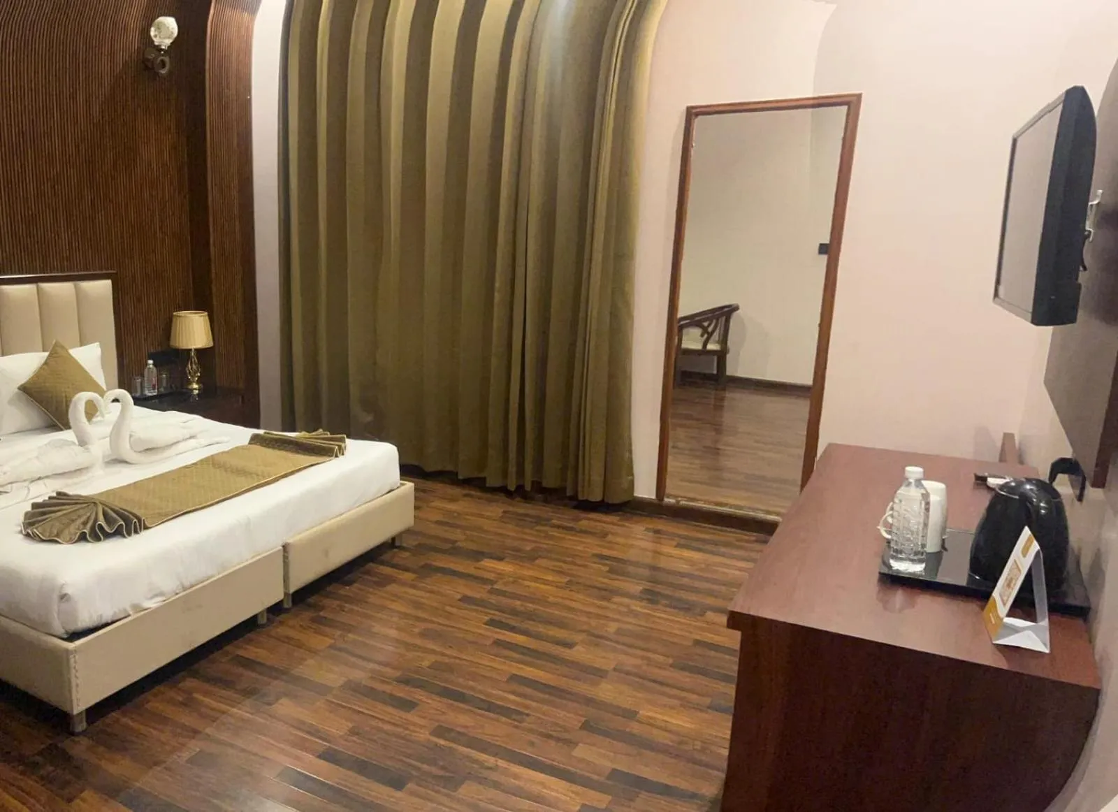 Bedroom, Bed in Tivoli Royal Palace