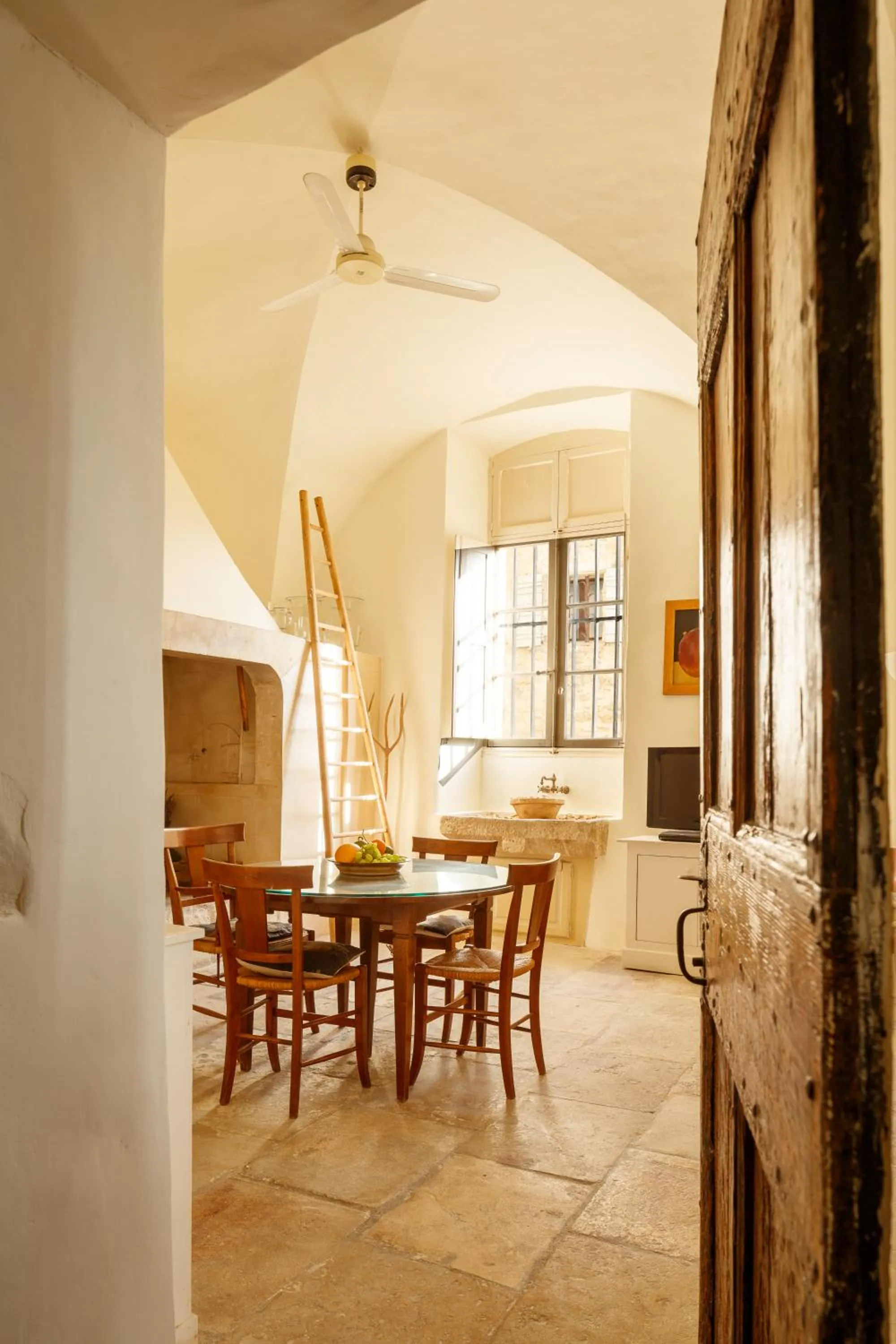 Communal kitchen in Hôtel particulier de Tingry - Pierres d'Histoire