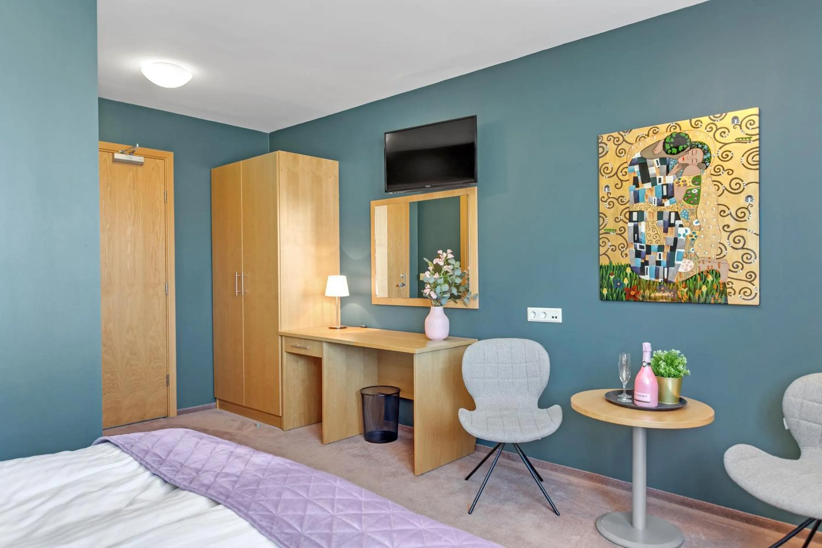 Seating area, Bed in Hotel Kvika