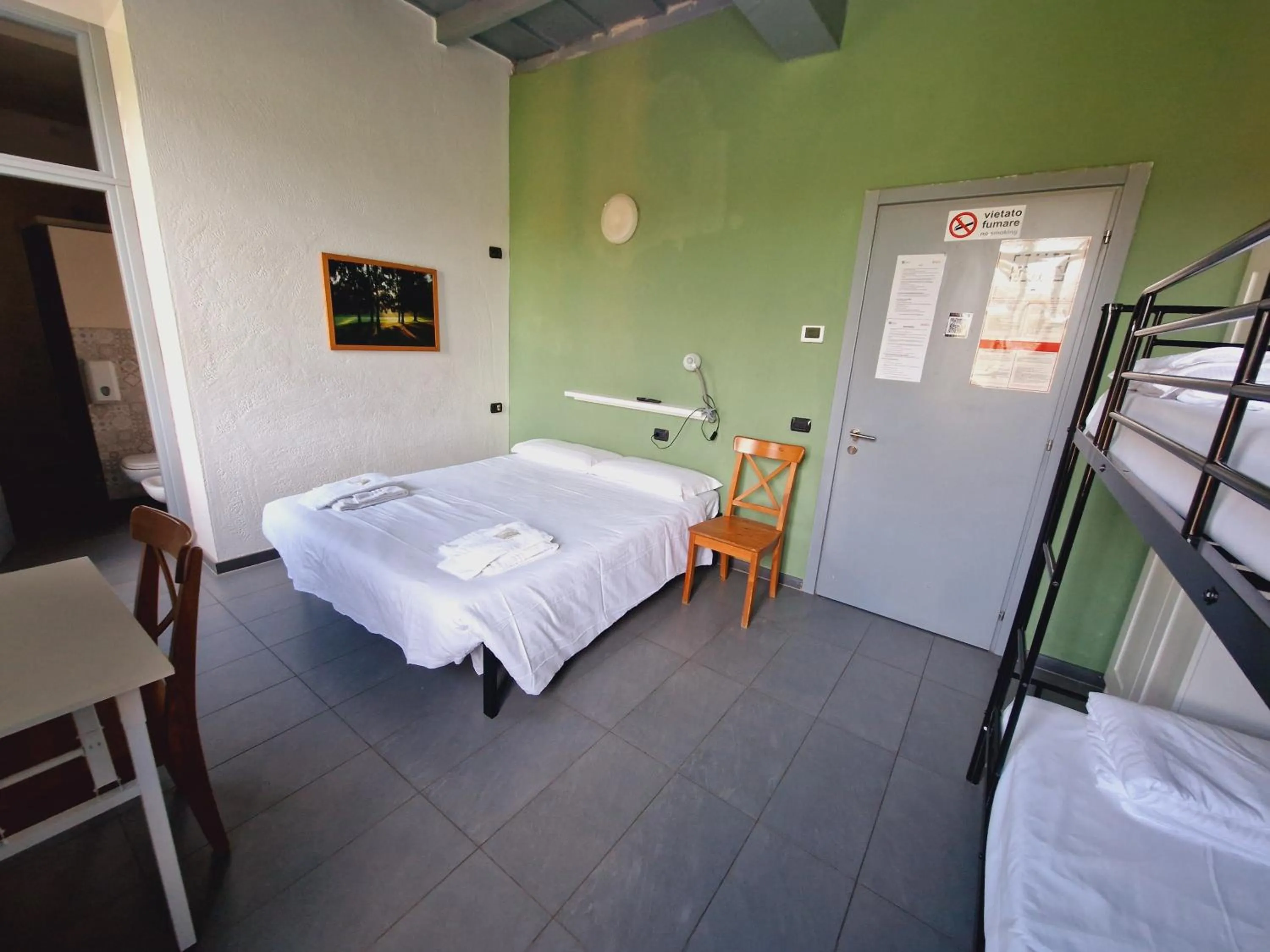 Bed in B&B e Ostello, Parco di Monza, CASCINA COSTA ALTA