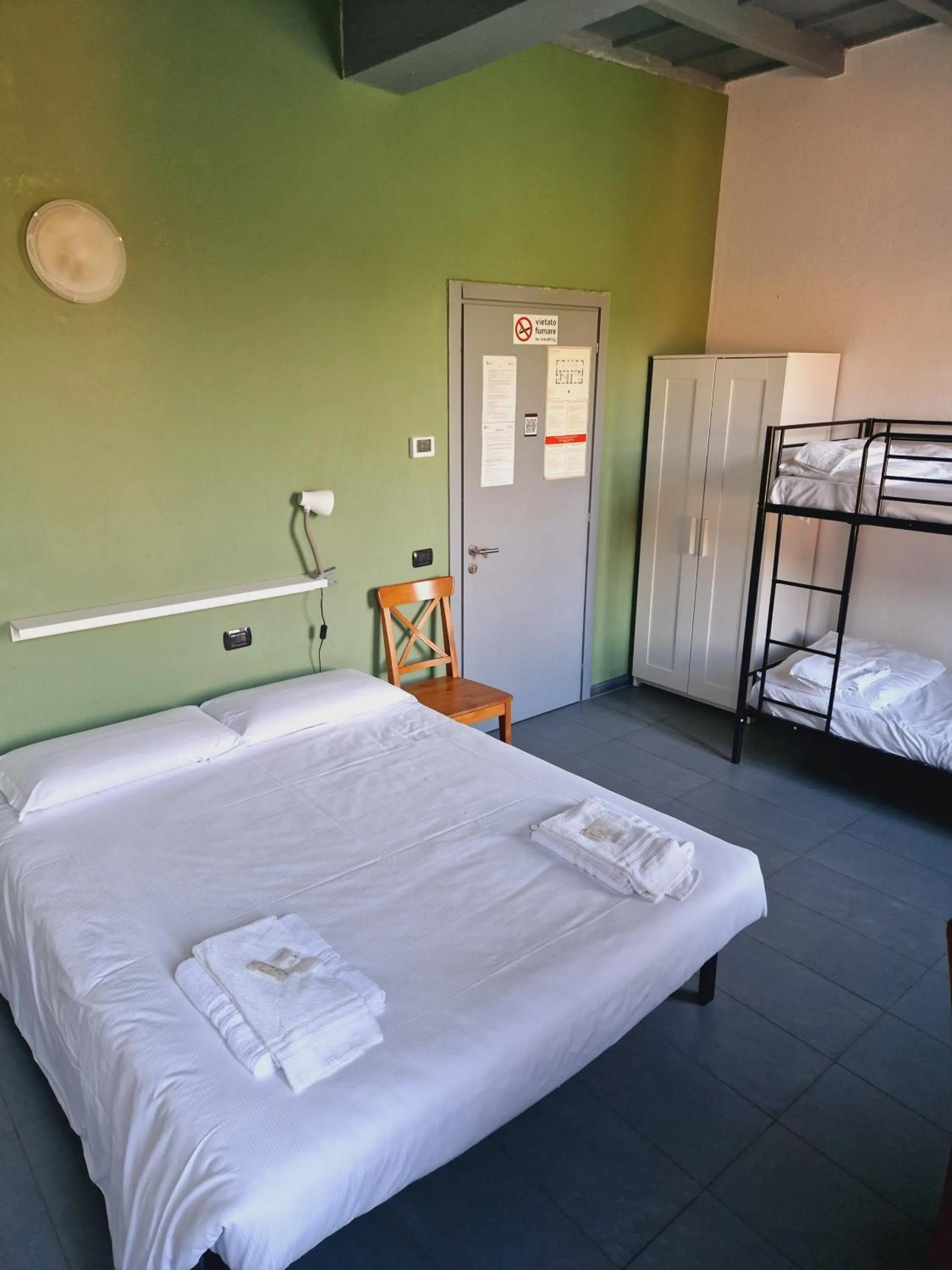 Bed in B&B e Ostello, Parco di Monza, CASCINA COSTA ALTA