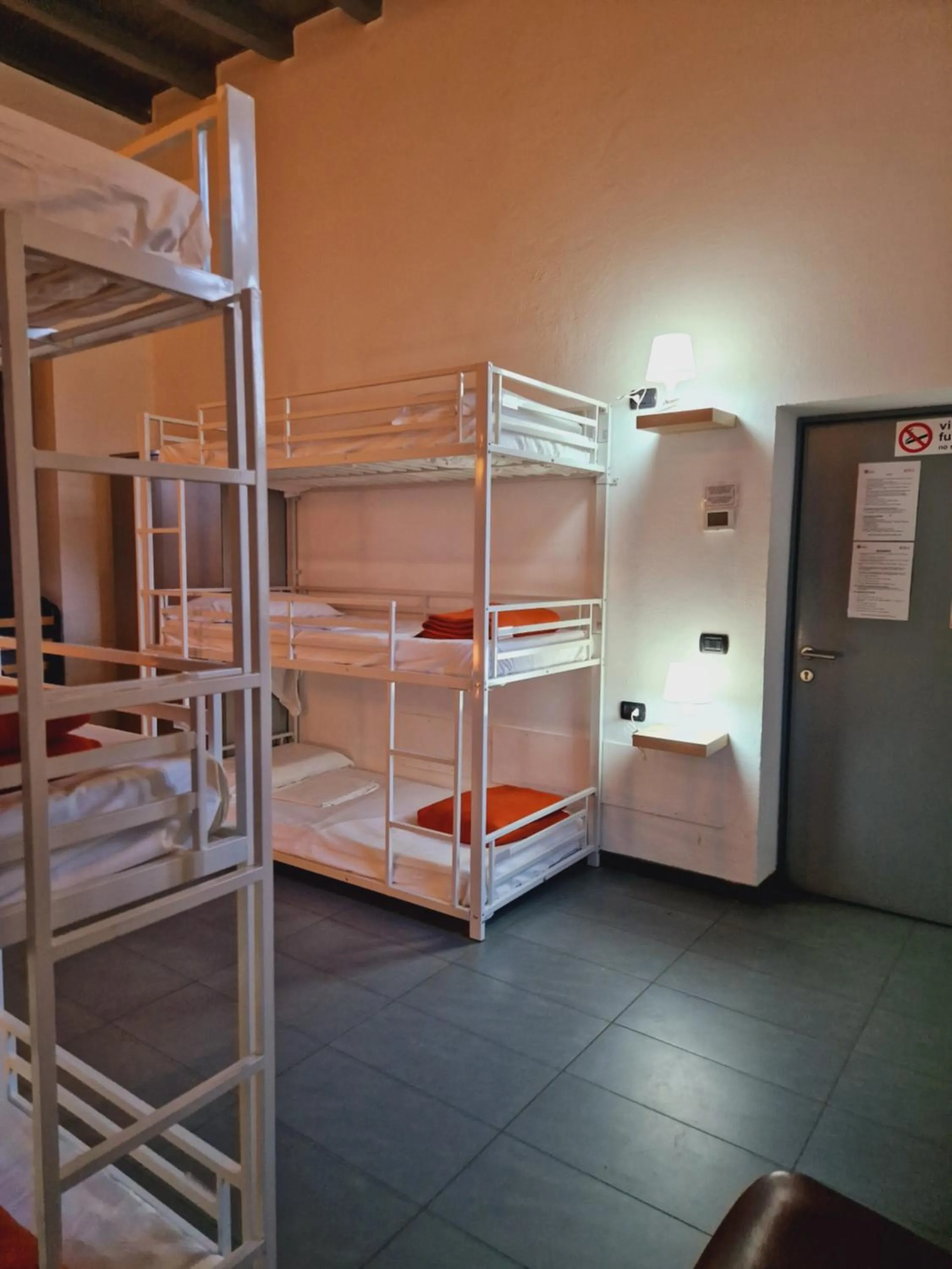 Bed in B&B e Ostello, Parco di Monza, CASCINA COSTA ALTA