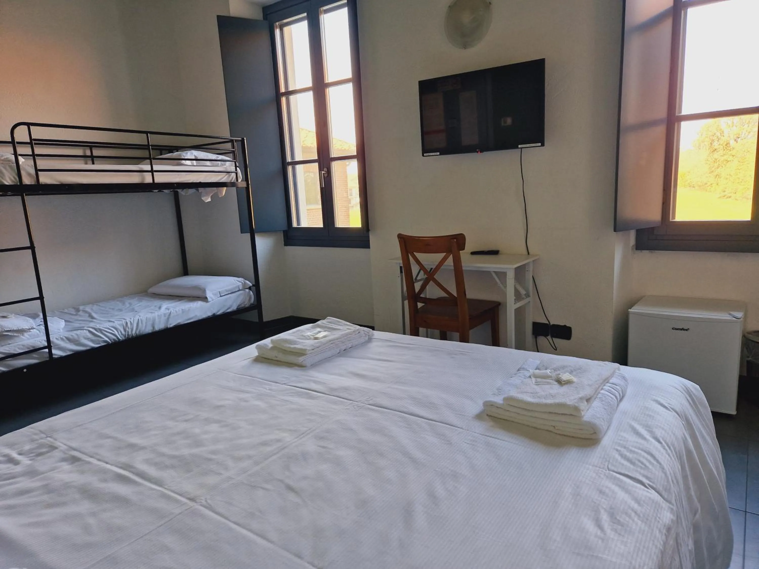 Bed in B&B e Ostello, Parco di Monza, CASCINA COSTA ALTA