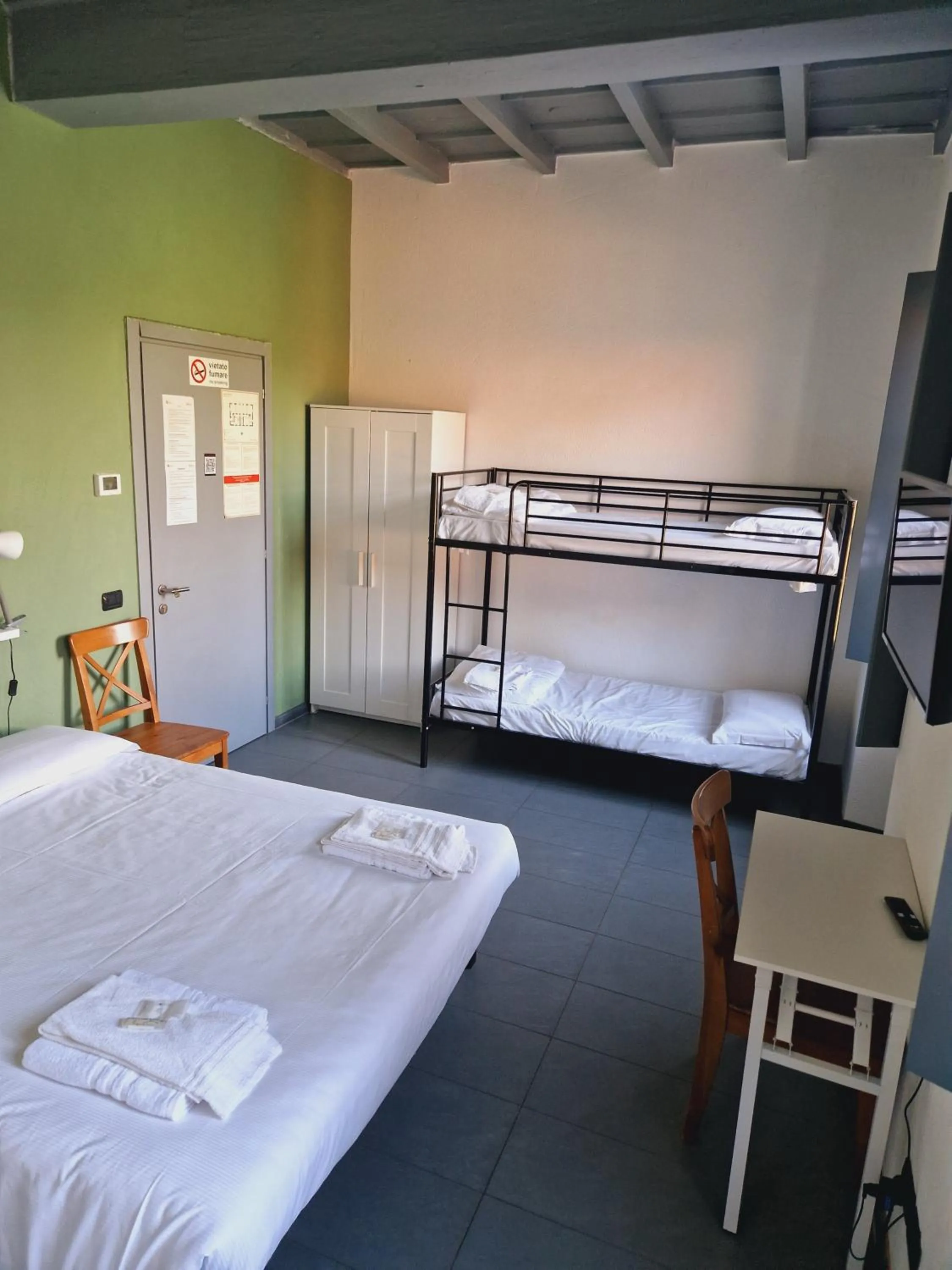 Bed in B&B e Ostello, Parco di Monza, CASCINA COSTA ALTA