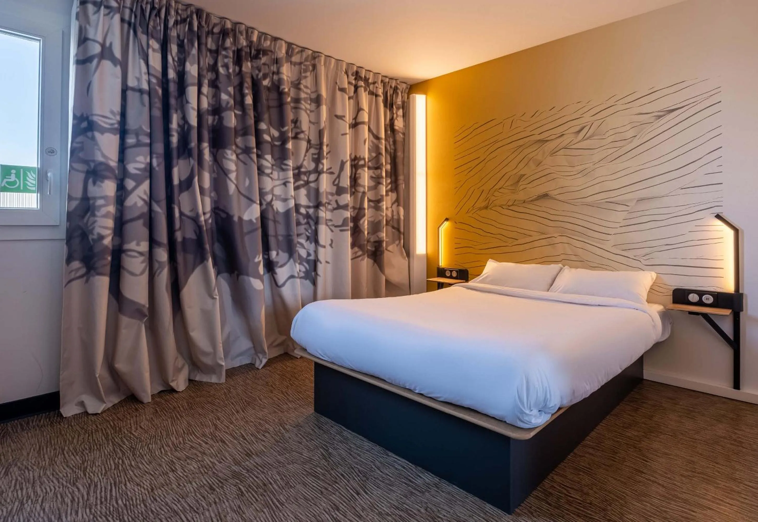 Bedroom, Bed in B&B HOTEL Evian Publier