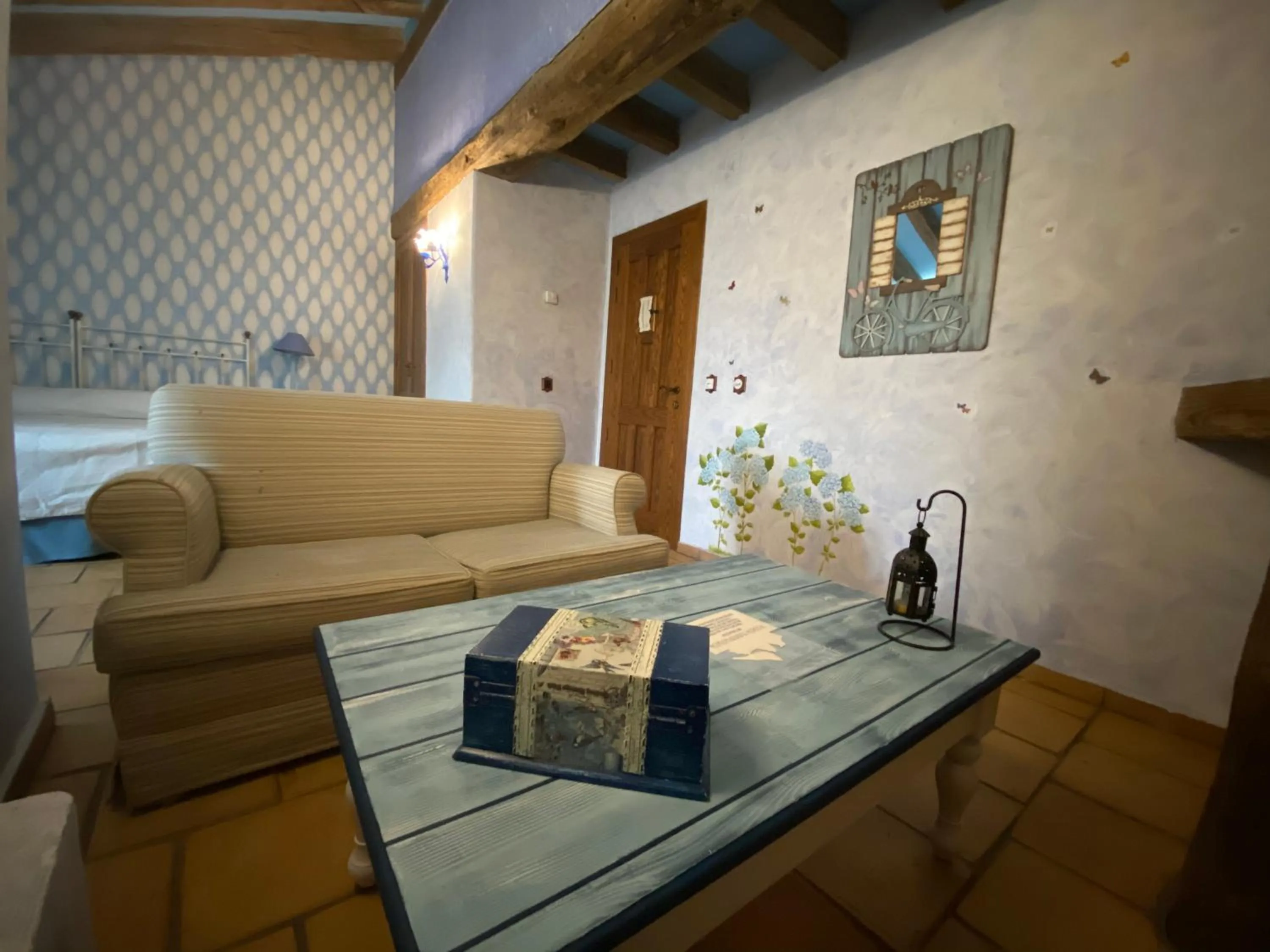 Living room, Bed in Posada Restaurante Fuenteplateada