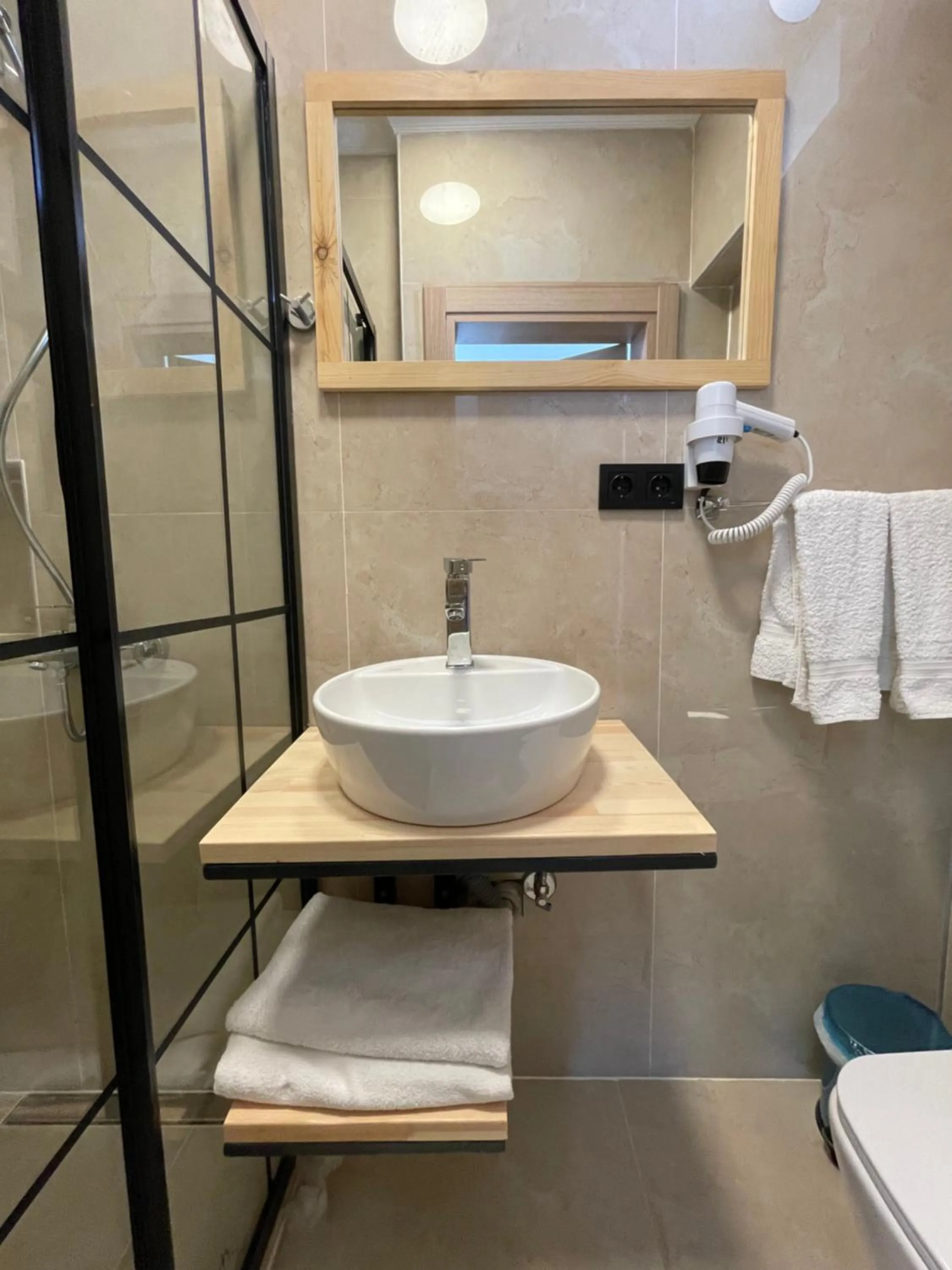 Shower in Dalaman Airport AliBaba Hotel