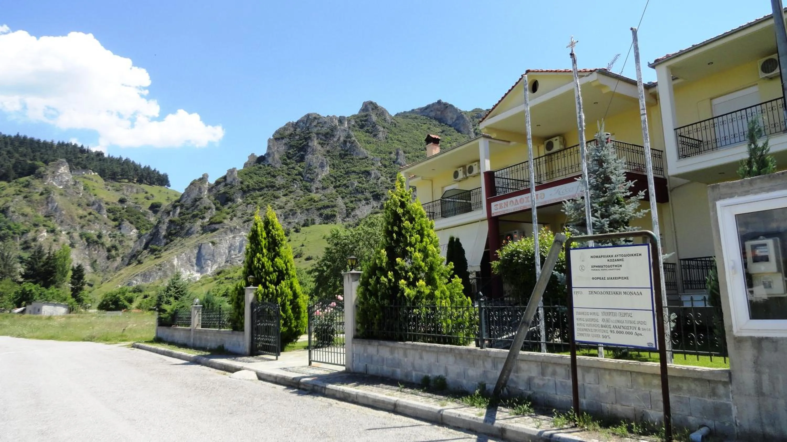 Facade/entrance in Hotel Kastro