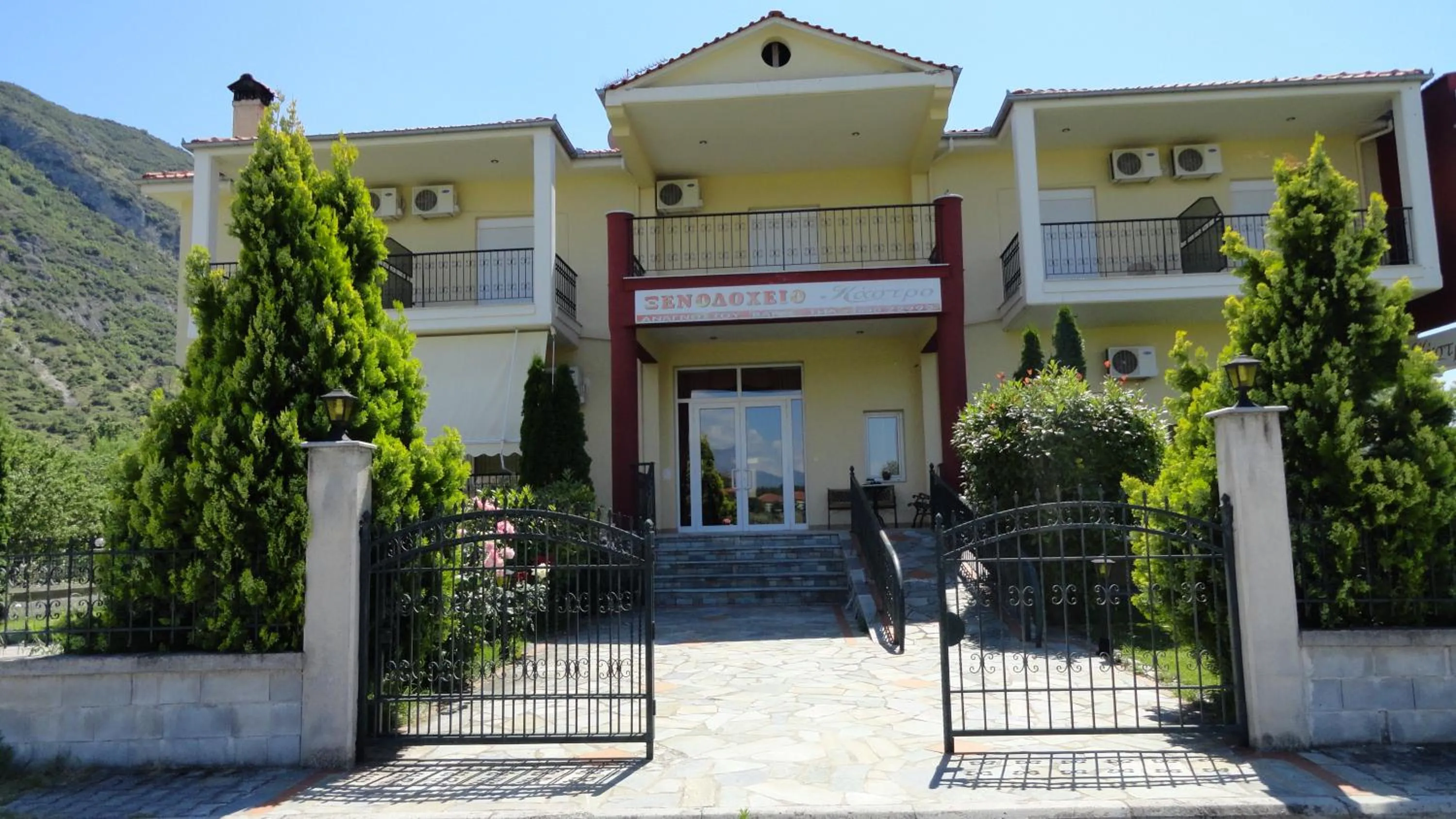 Facade/entrance in Hotel Kastro