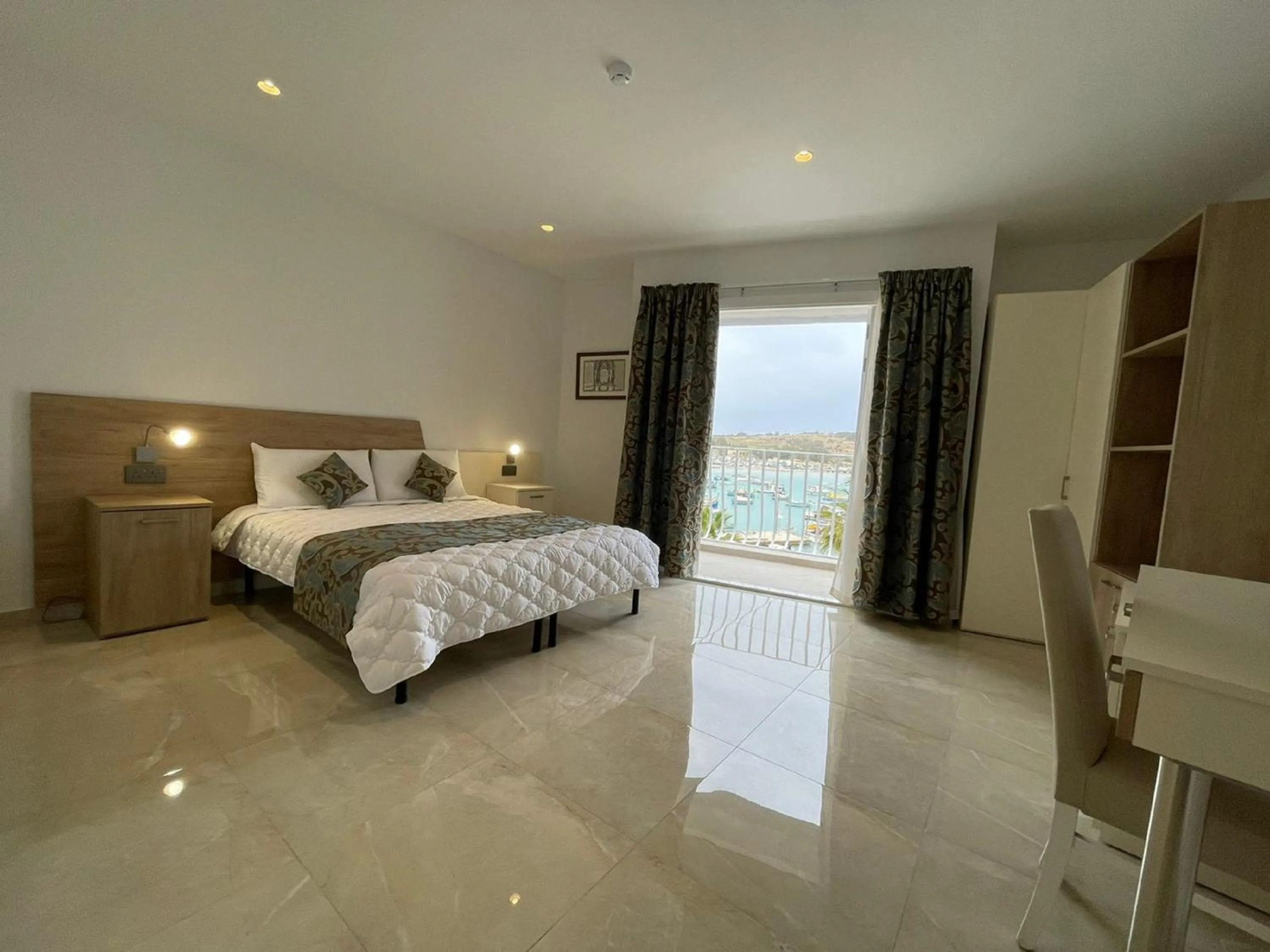 Bedroom, Bed in La Reggia Seaview Guesthouse