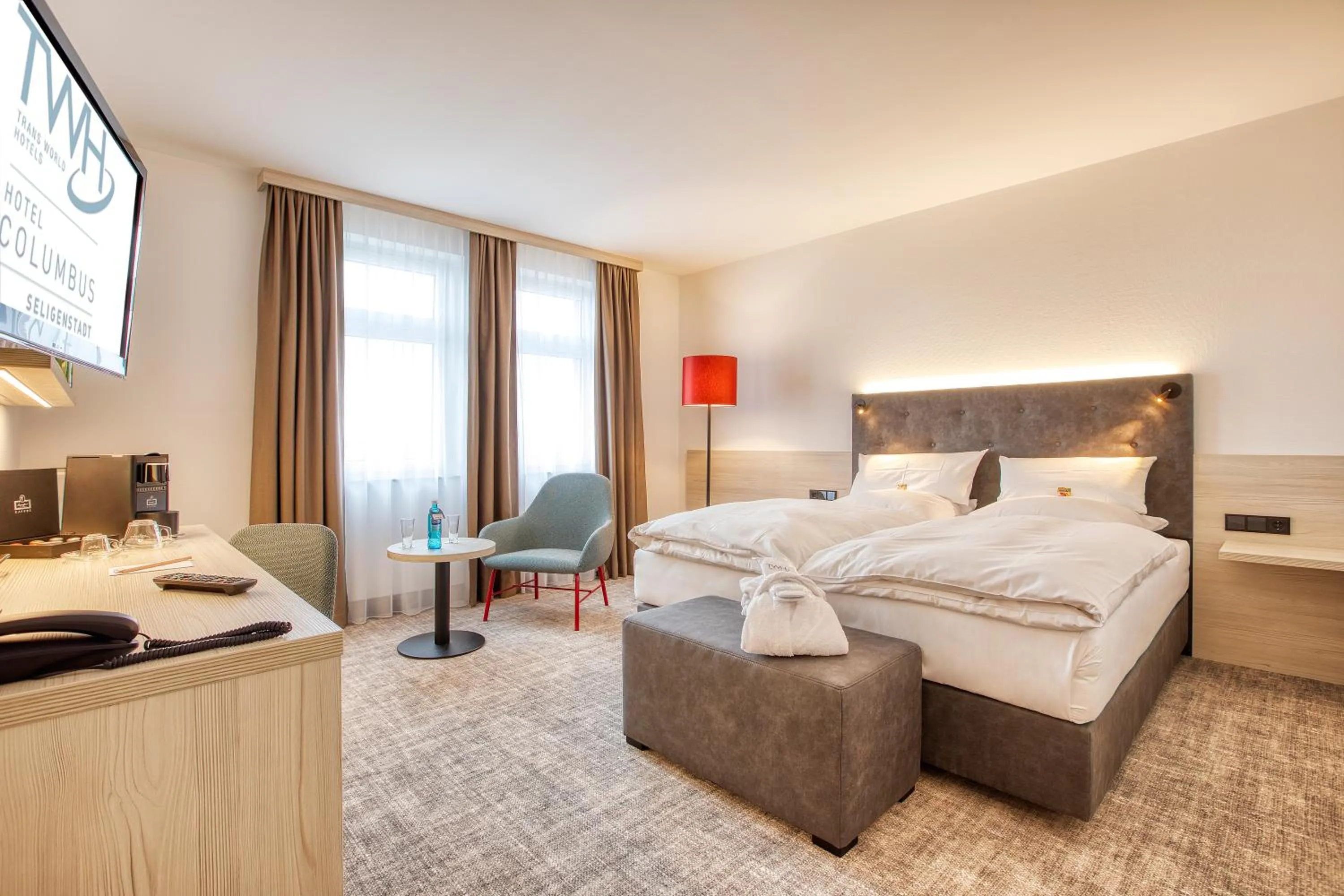 Photo of the whole room, Bed in Trans World Hotel Columbus