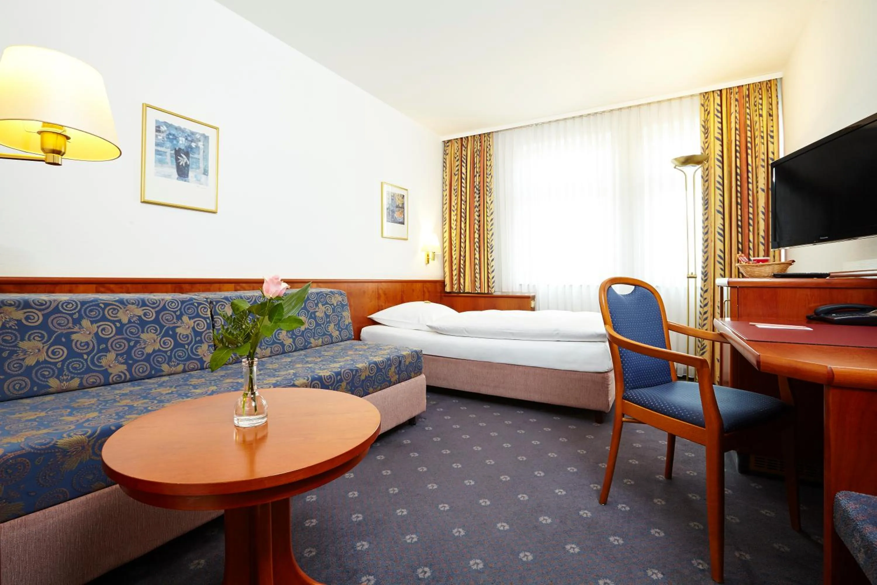 Bed in Trans World Hotel Columbus